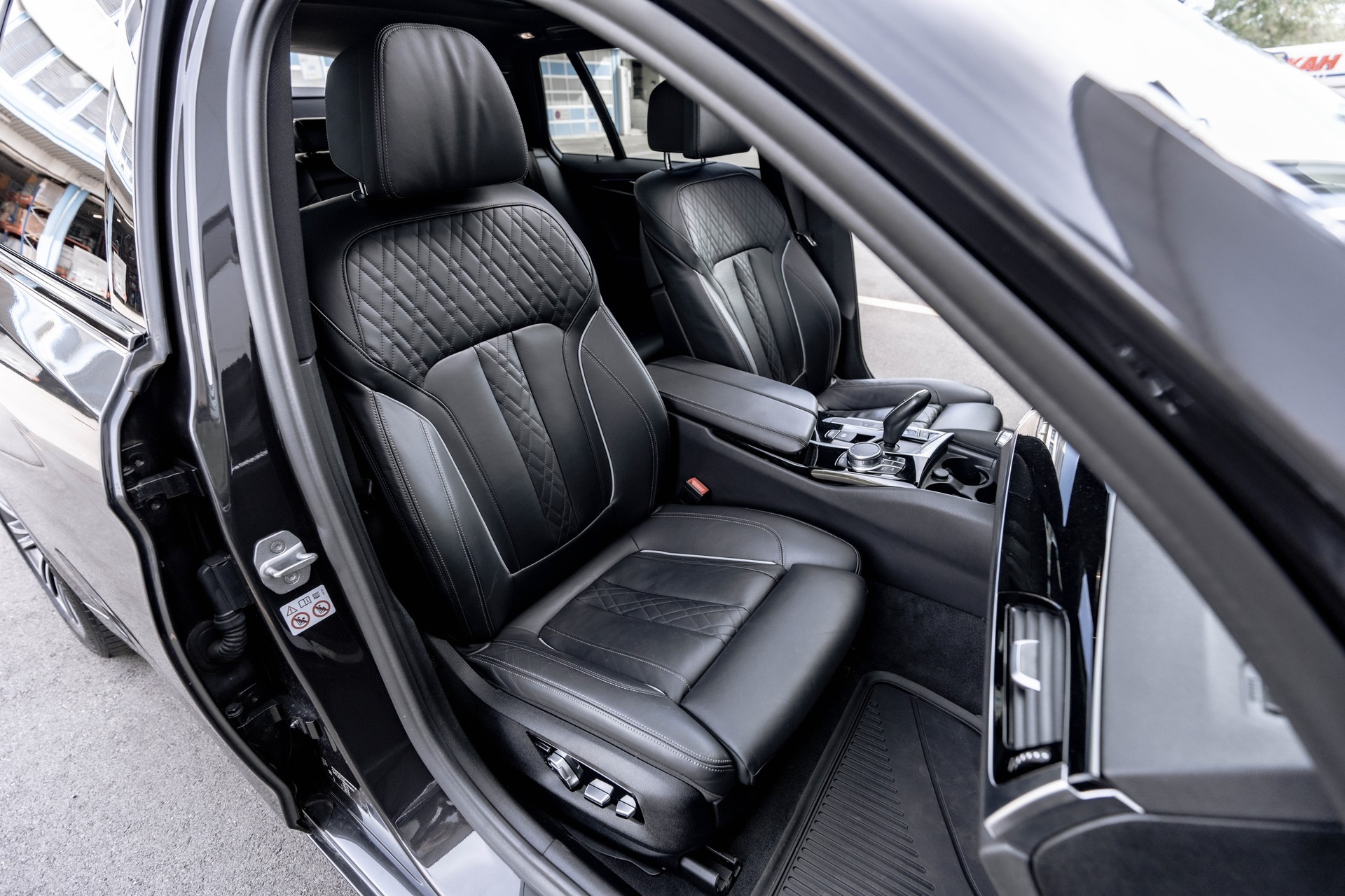 BMW 540i xDrive Touring Sport Line Steptronic * FRISCH AB MFK & SERVICE * TRAUMHAFTE AUSSTATTUNG * AHK *-image-24