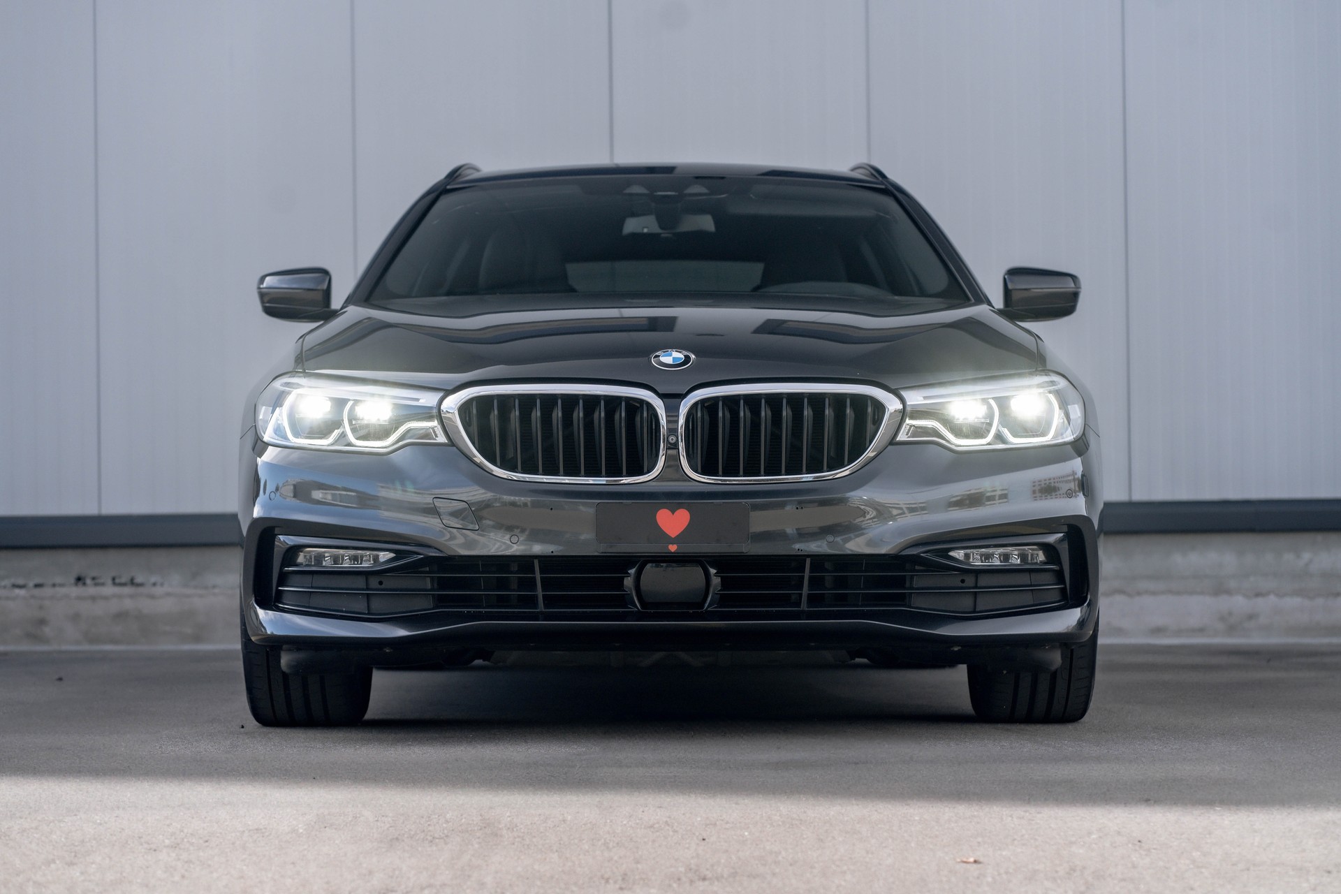 BMW 540i xDrive Touring Sport Line Steptronic * FRISCH AB MFK & SERVICE * TRAUMHAFTE AUSSTATTUNG * AHK *-showroom-element-1