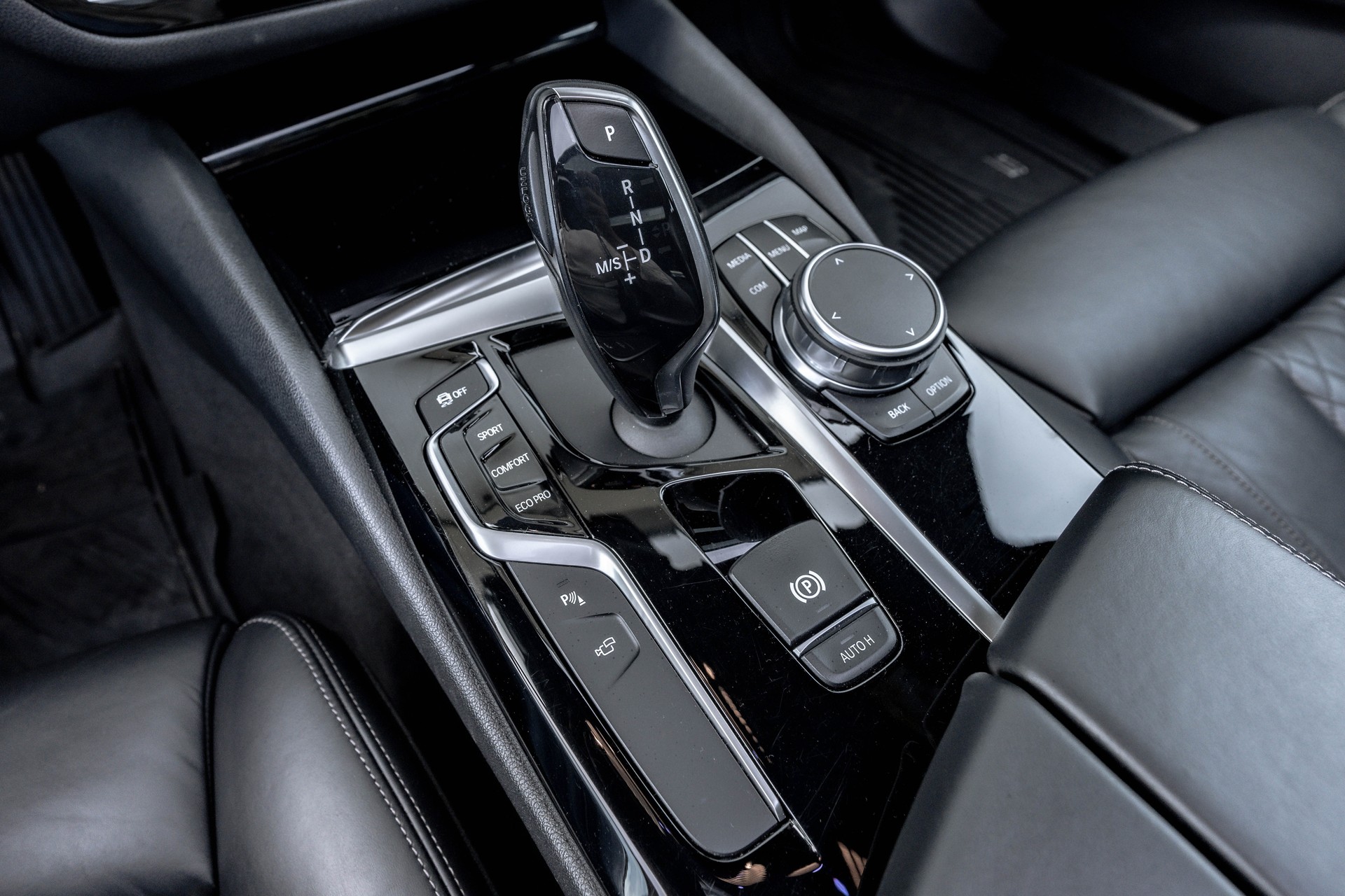 BMW 540i xDrive Touring Sport Line Steptronic * FRISCH AB MFK & SERVICE * TRAUMHAFTE AUSSTATTUNG * AHK *-image-20