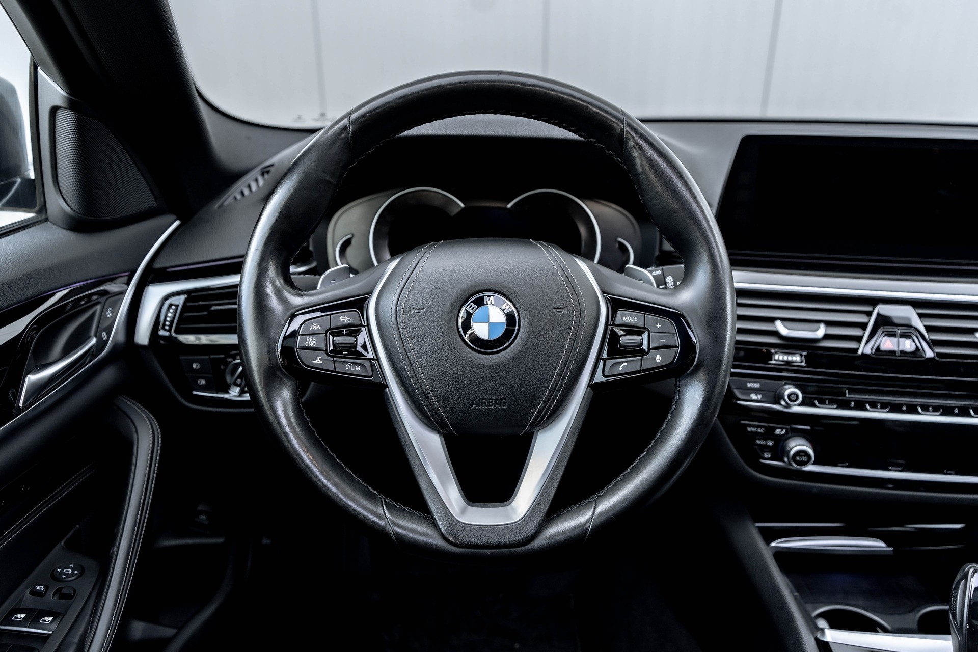 BMW 540i xDrive Touring Sport Line Steptronic * FRISCH AB MFK & SERVICE * TRAUMHAFTE AUSSTATTUNG * AHK *-image-9