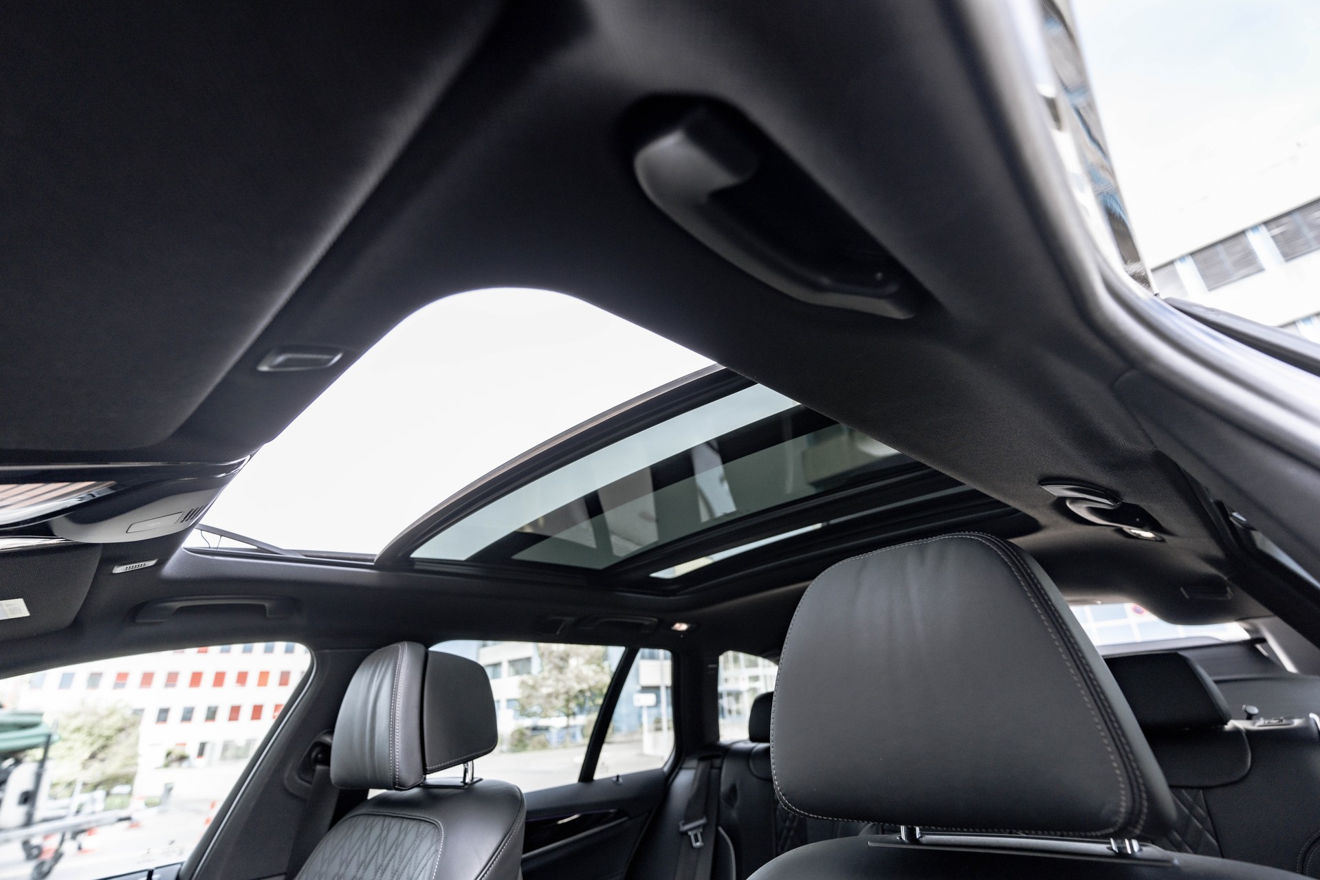 BMW 540i xDrive Touring Sport Line Steptronic * FRISCH AB MFK & SERVICE * TRAUMHAFTE AUSSTATTUNG * AHK *-image-23