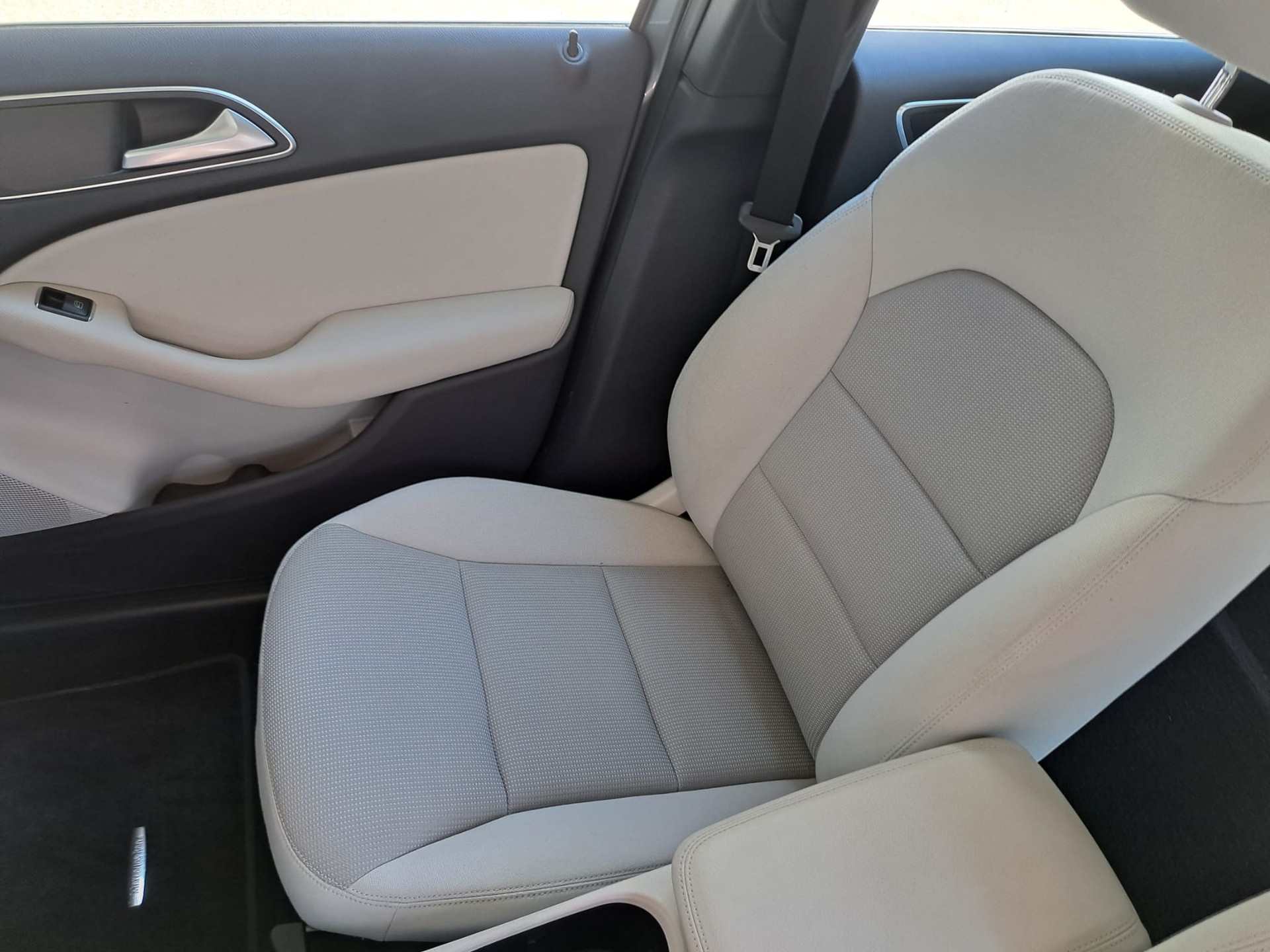 MERCEDES-BENZ B 220 4Matic 7G-DCT-image-7
