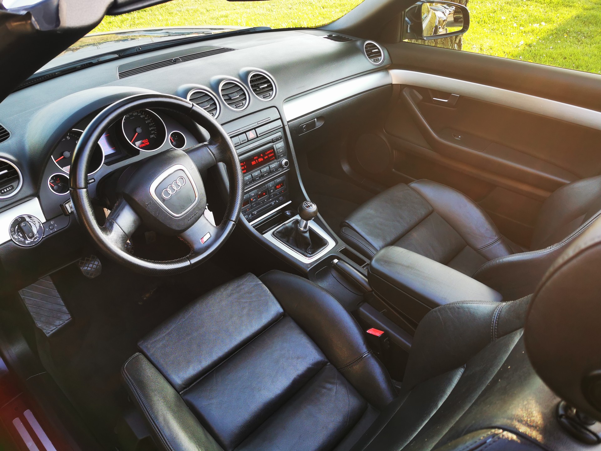 AUDI A4 Cabriolet 2.0T FSI-image-14