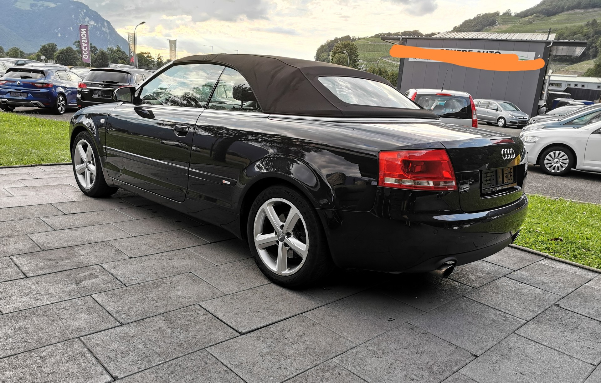 AUDI A4 Cabriolet 2.0T FSI-image-7