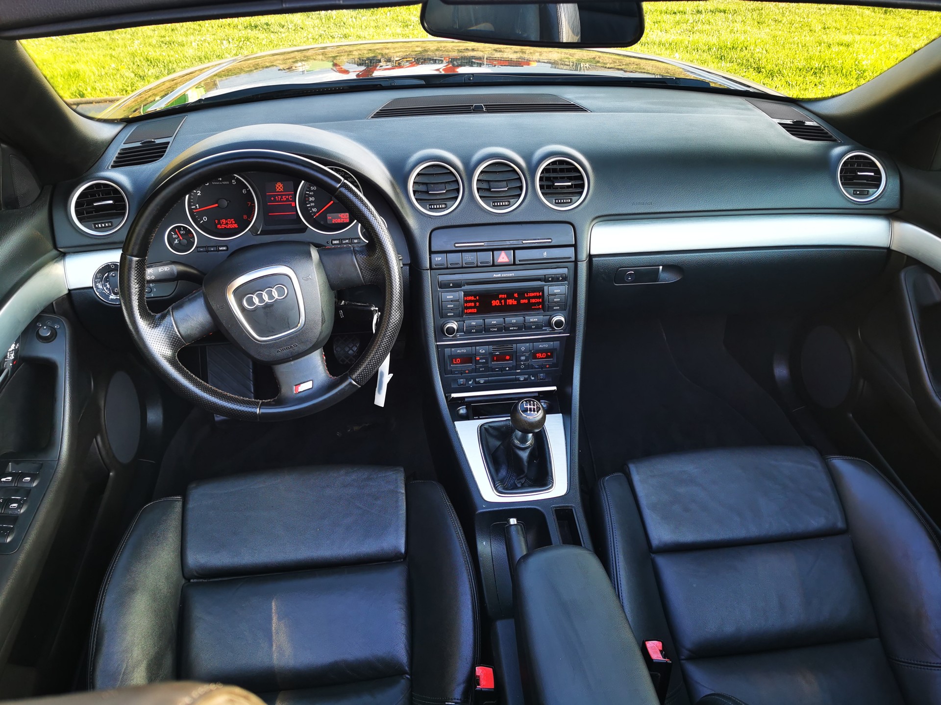 AUDI A4 Cabriolet 2.0T FSI-image-13