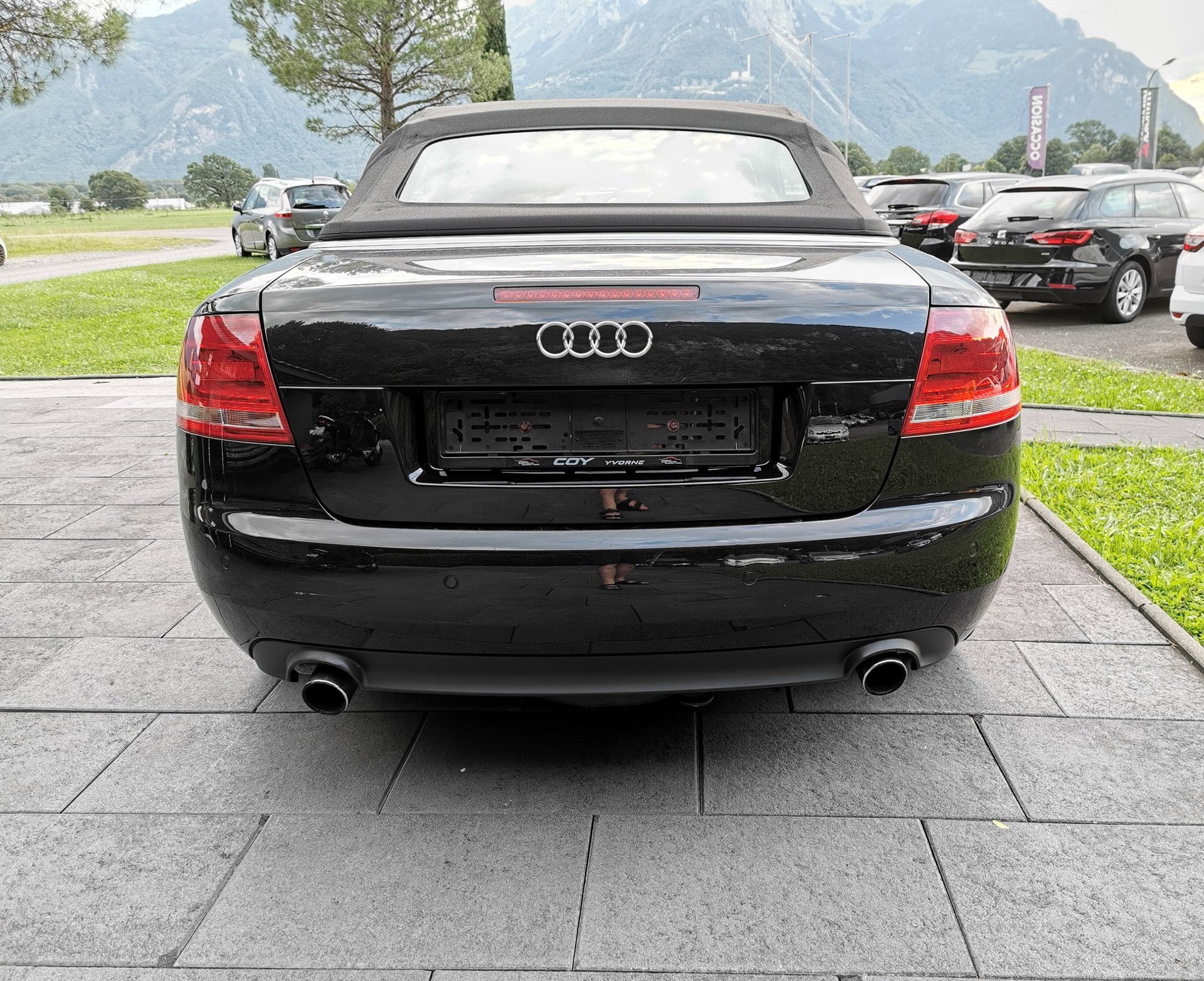 AUDI A4 Cabriolet 2.0T FSI-image-5
