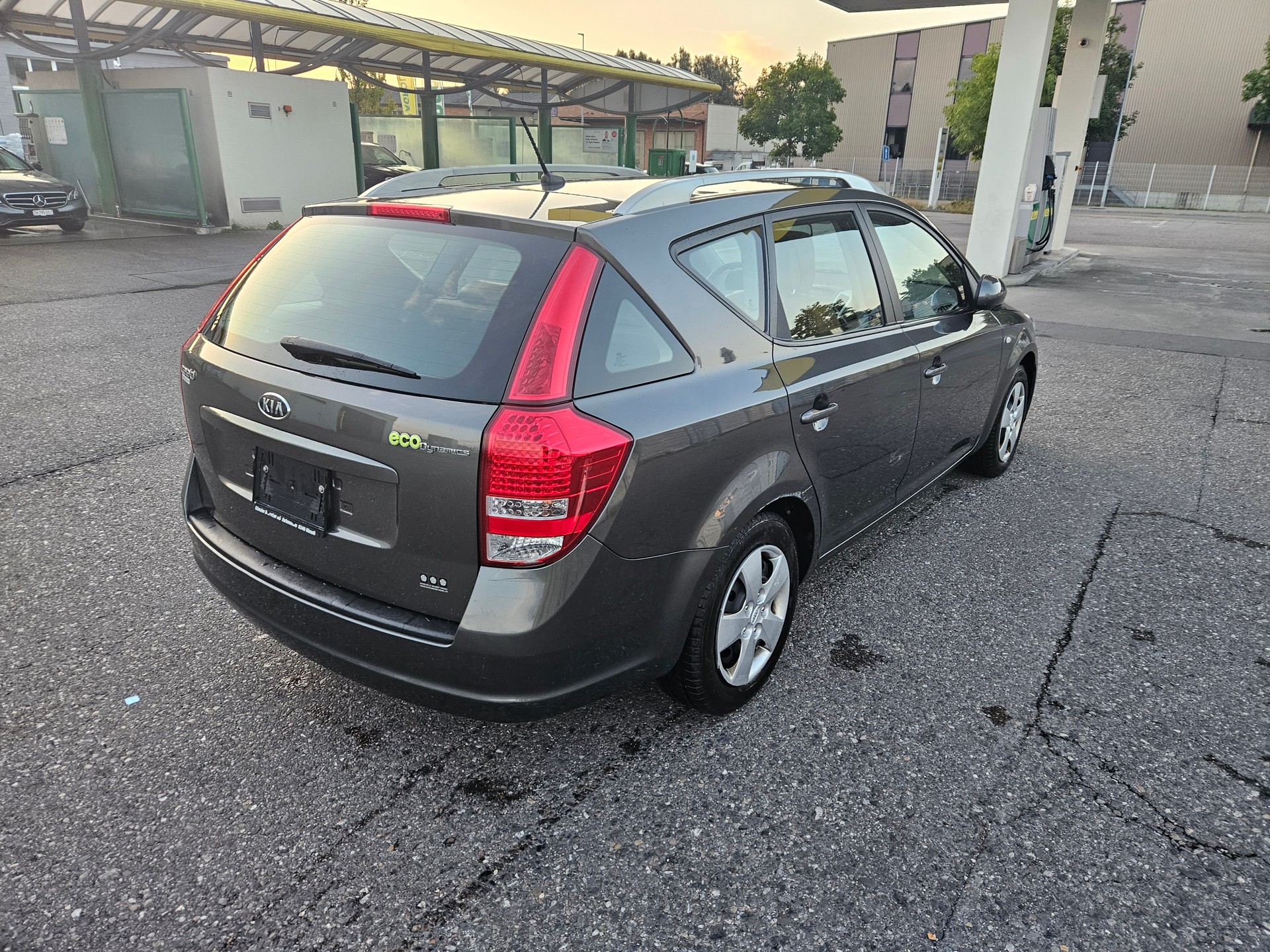 KIA Ceed Sporty Wagon 1.6 16V Classic-image-4