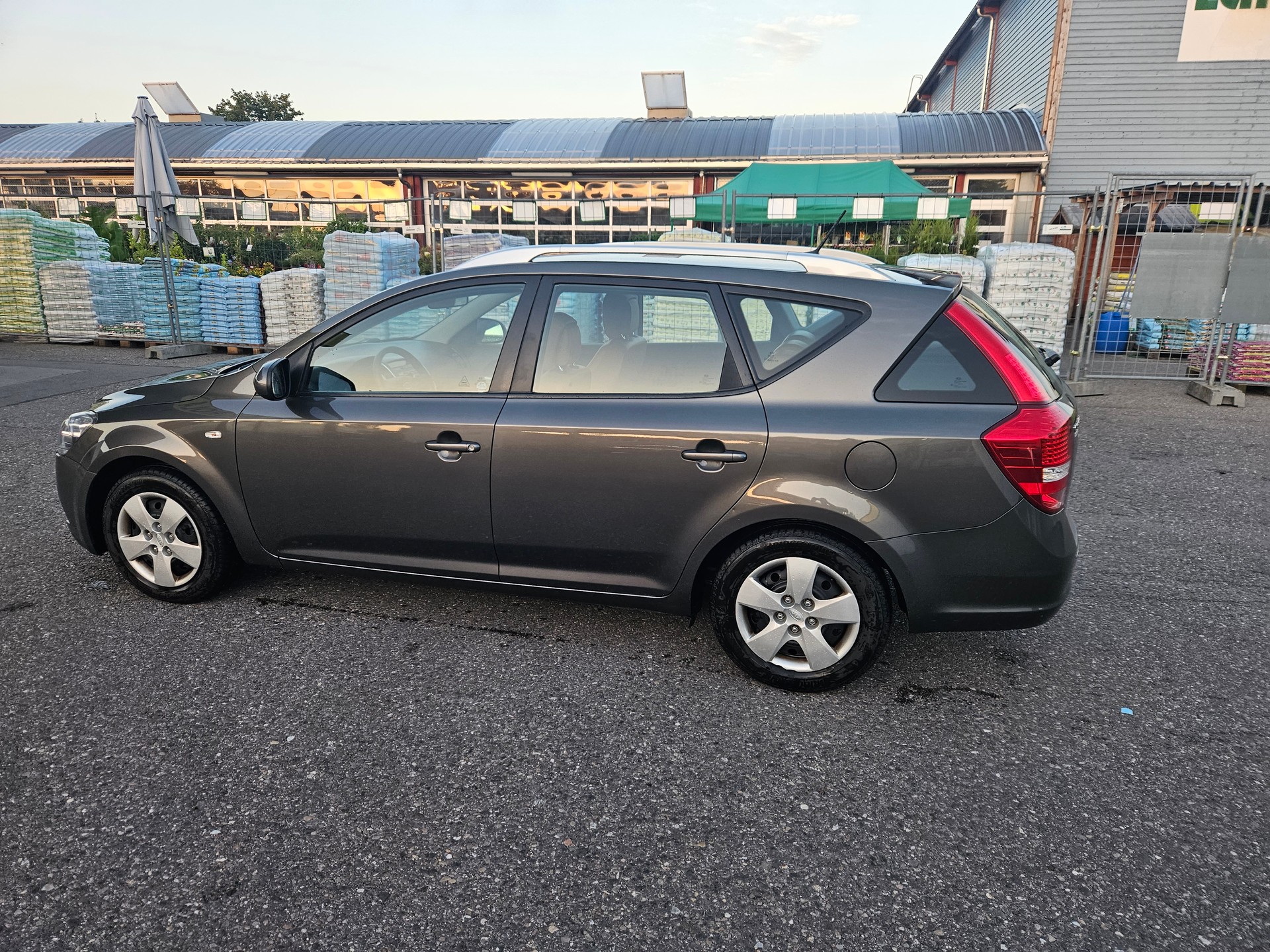 KIA Ceed Sporty Wagon 1.6 16V Classic-image-7