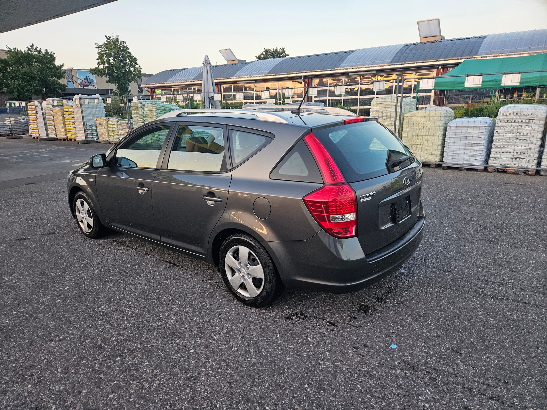 KIA Ceed Sporty Wagon 1.6 16V Classic-image-6