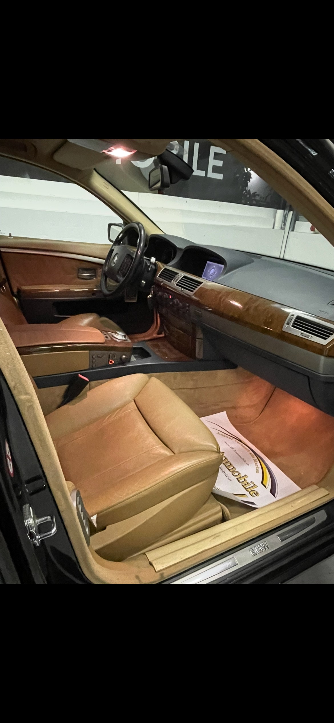 BMW 735i-image-9