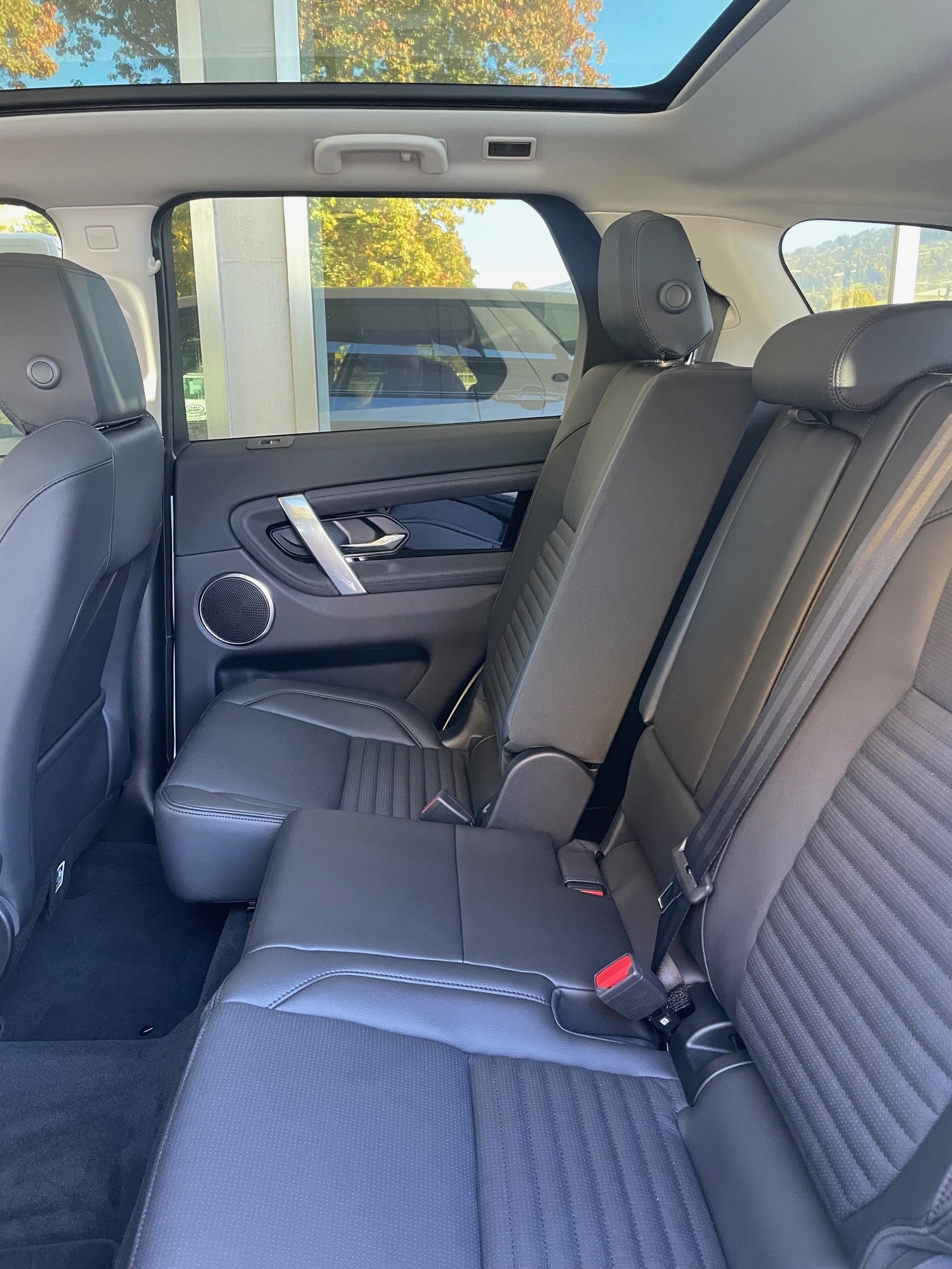 LAND ROVER Discovery Sport 2.0 D I4 200 S-image-23