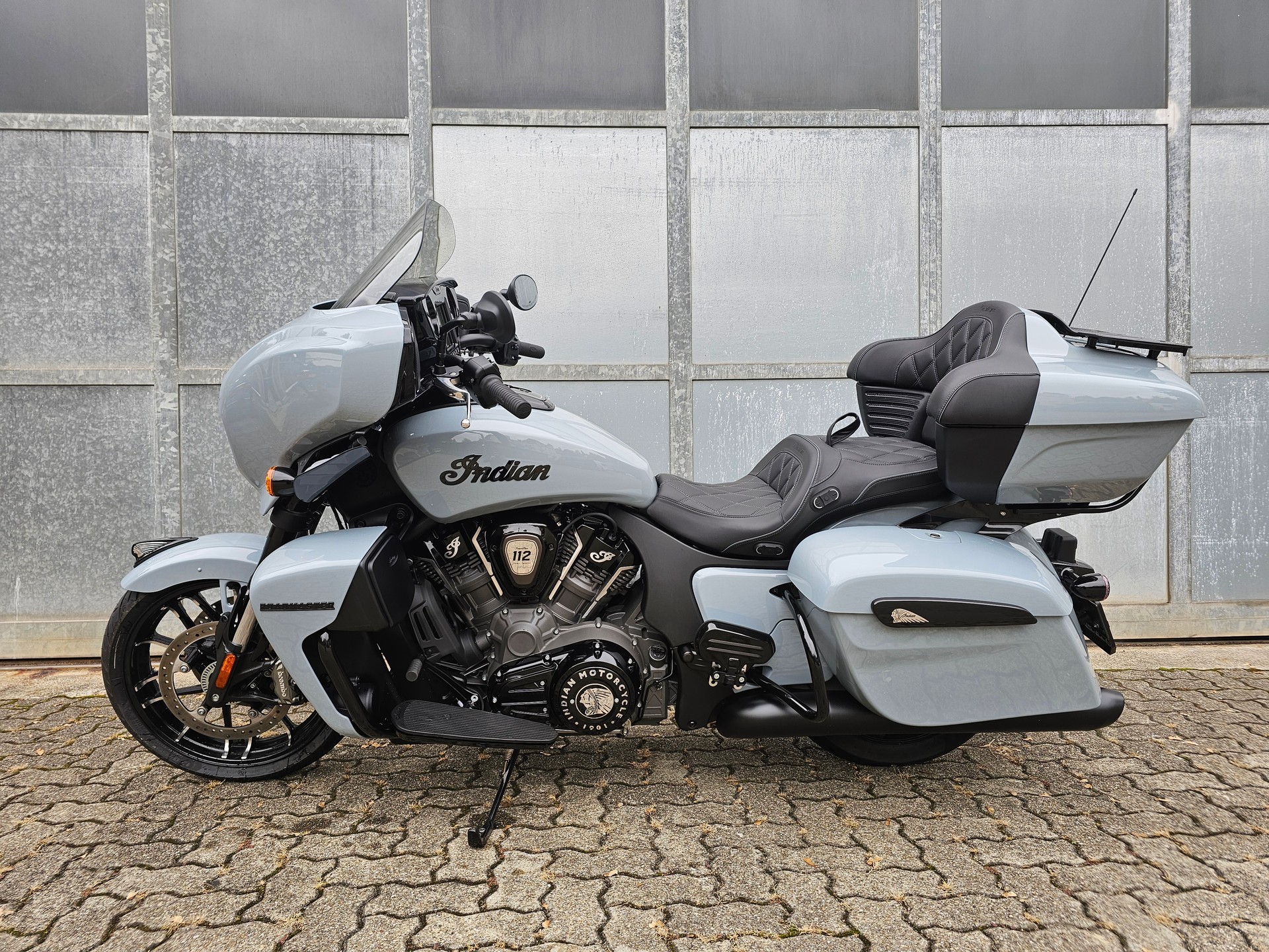 INDIAN Roadmaster Power Plus Dark Horse-image-3