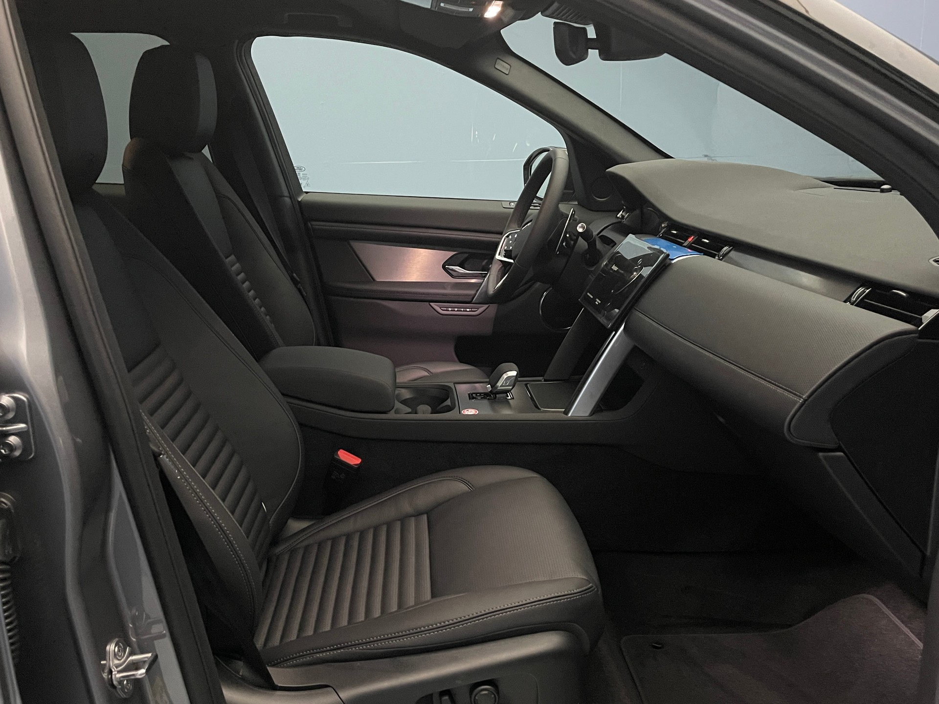 LAND ROVER Discovery Sport 1.5 T 270e Dynamic SE-image-6