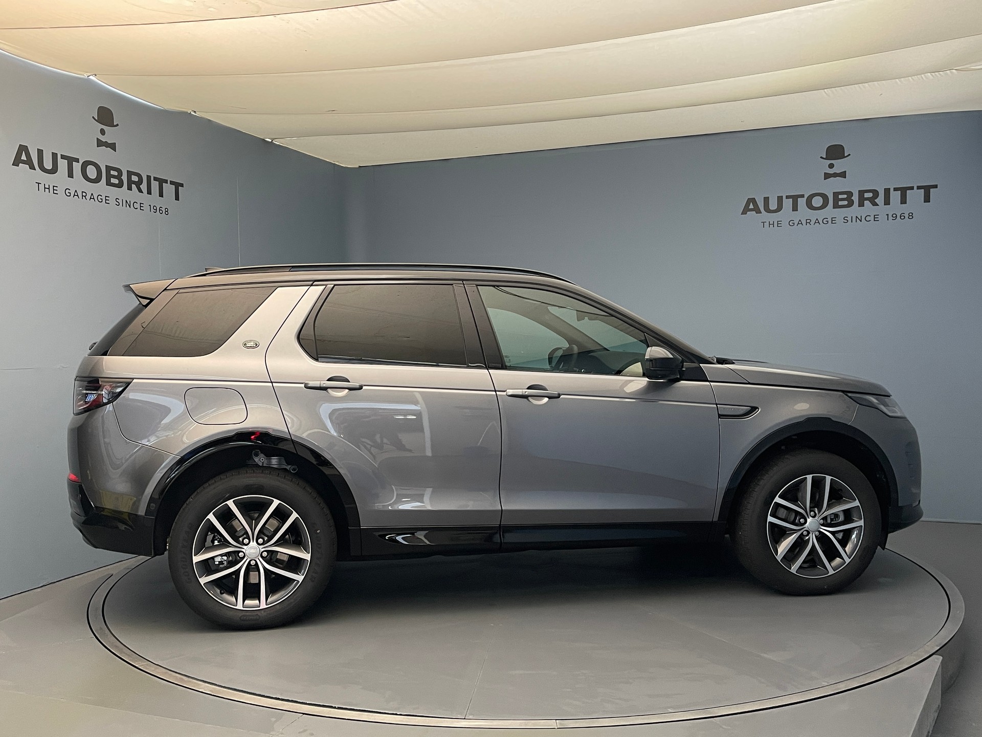 LAND ROVER Discovery Sport 1.5 T 270e Dynamic SE-showroom-element-2
