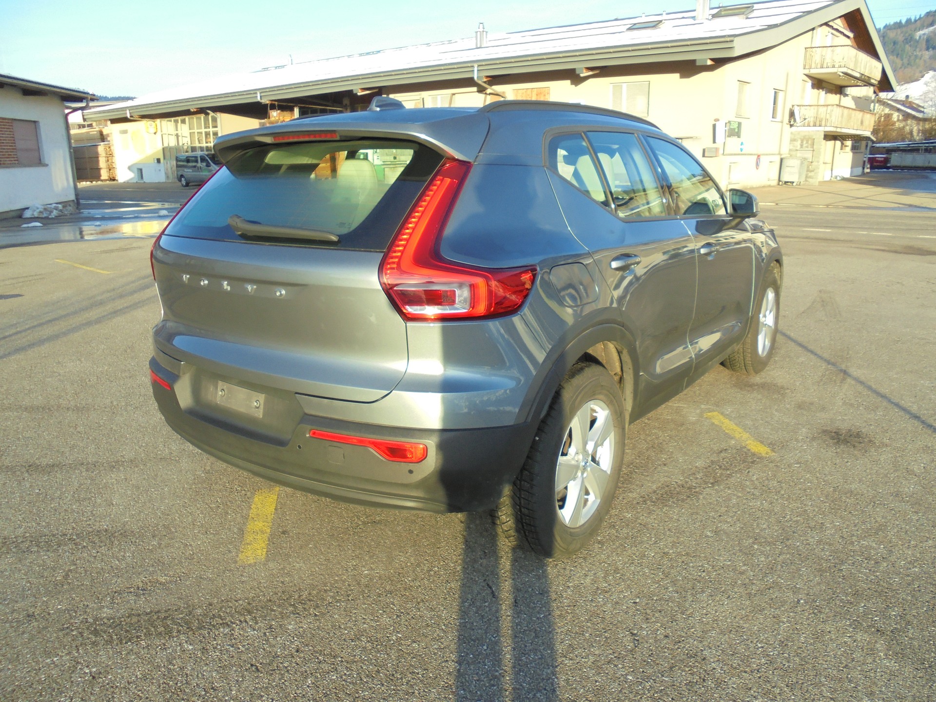 VOLVO XC40 D4 AWD Momentum Geartronic-image-4