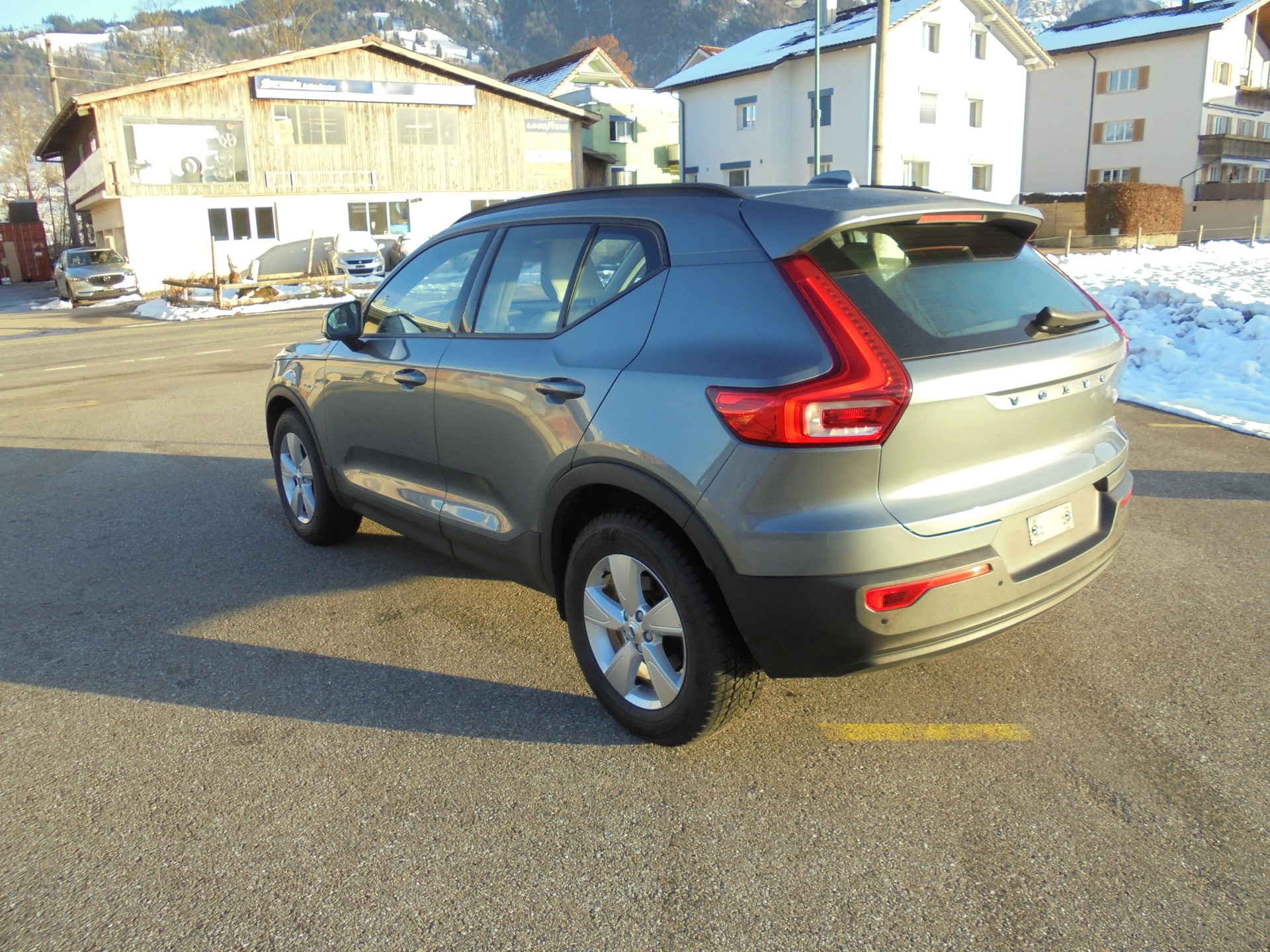 VOLVO XC40 D4 AWD Momentum Geartronic-image-5