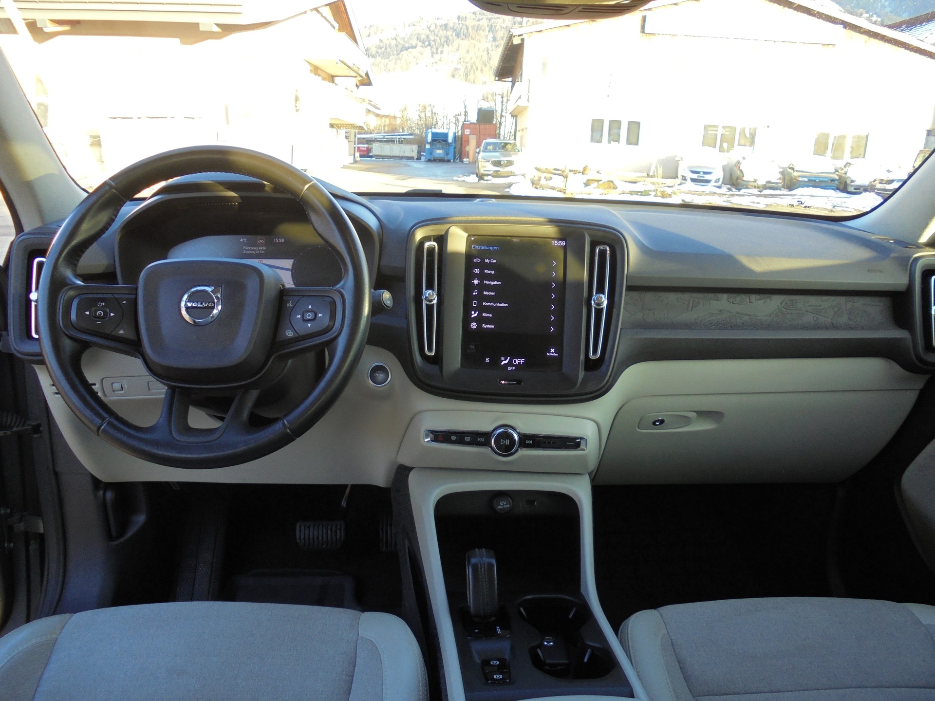 VOLVO XC40 D4 AWD Momentum Geartronic-image-18