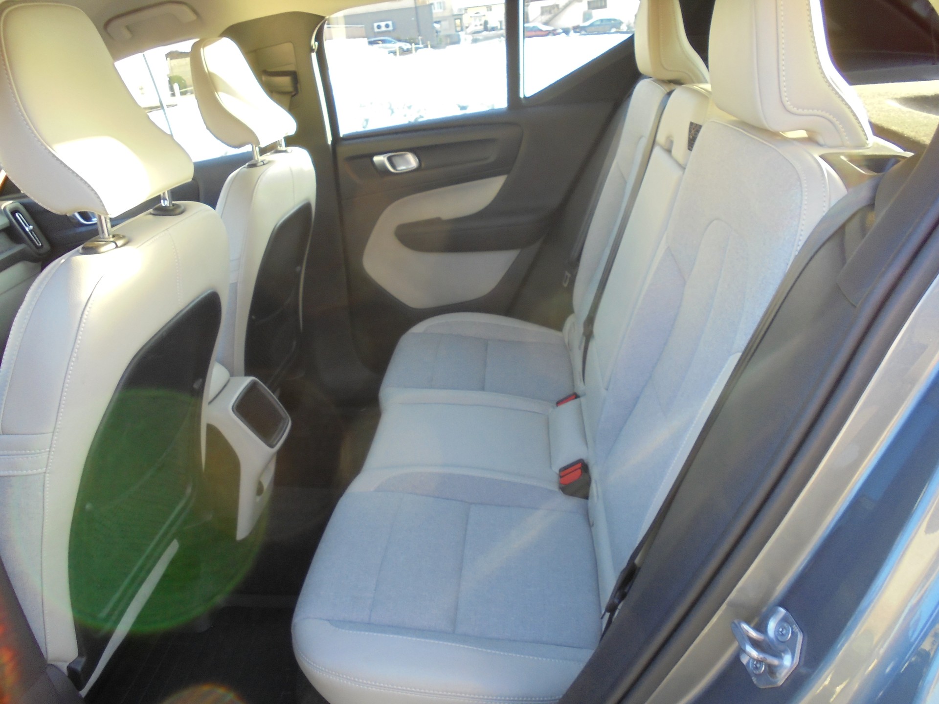 VOLVO XC40 D4 AWD Momentum Geartronic-image-8
