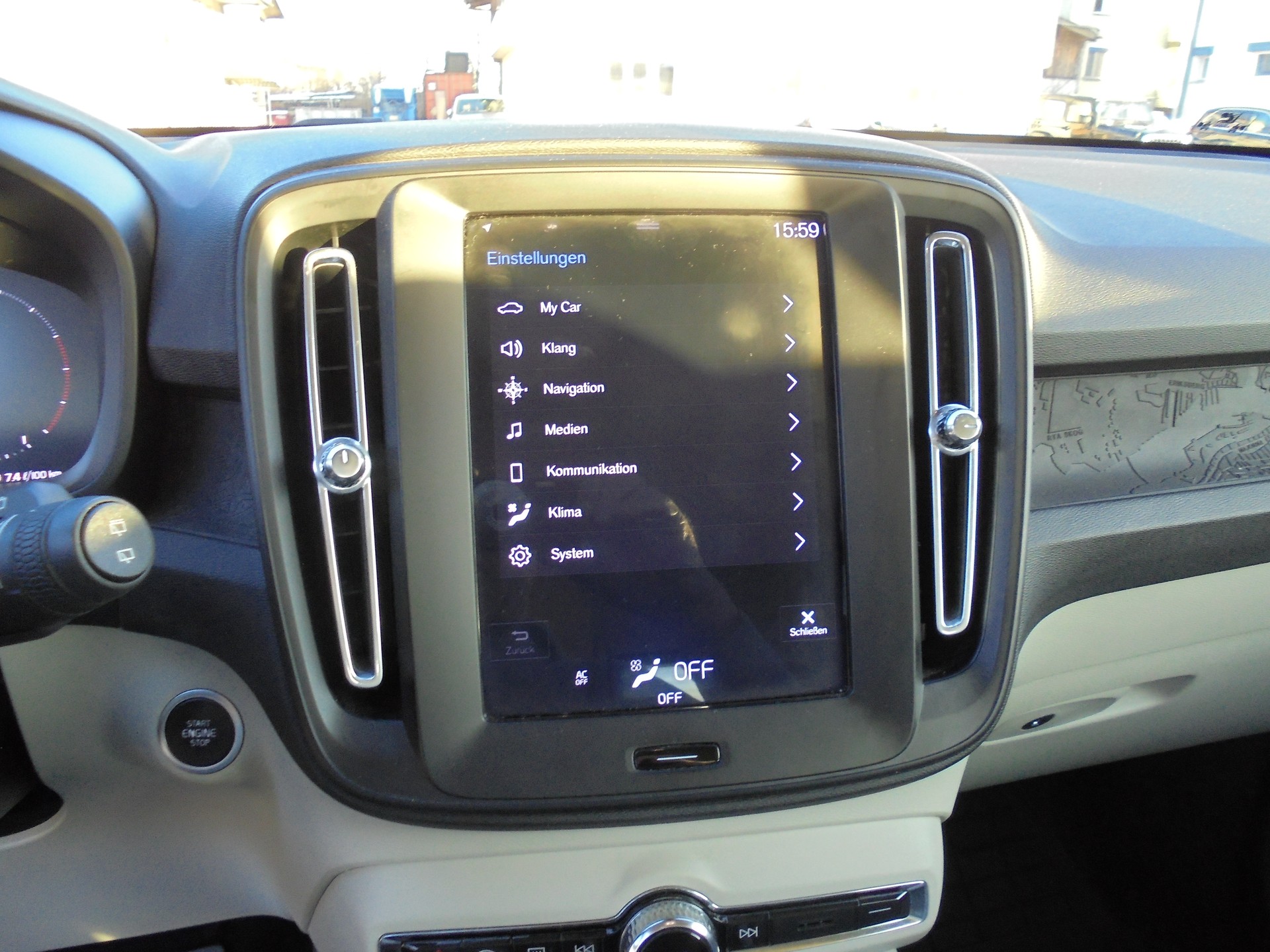 VOLVO XC40 D4 AWD Momentum Geartronic-image-17