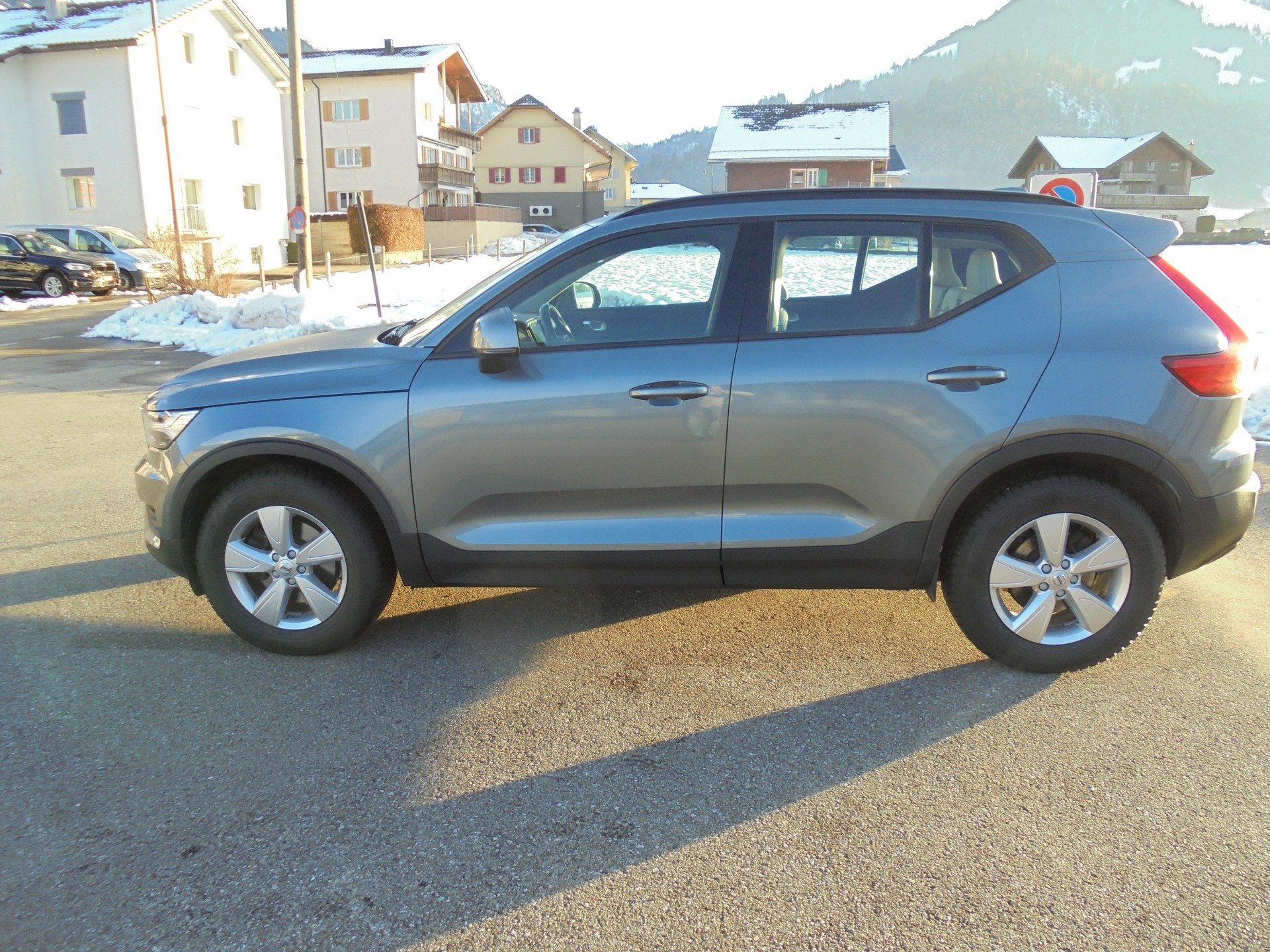 VOLVO XC40 D4 AWD Momentum Geartronic-image-6