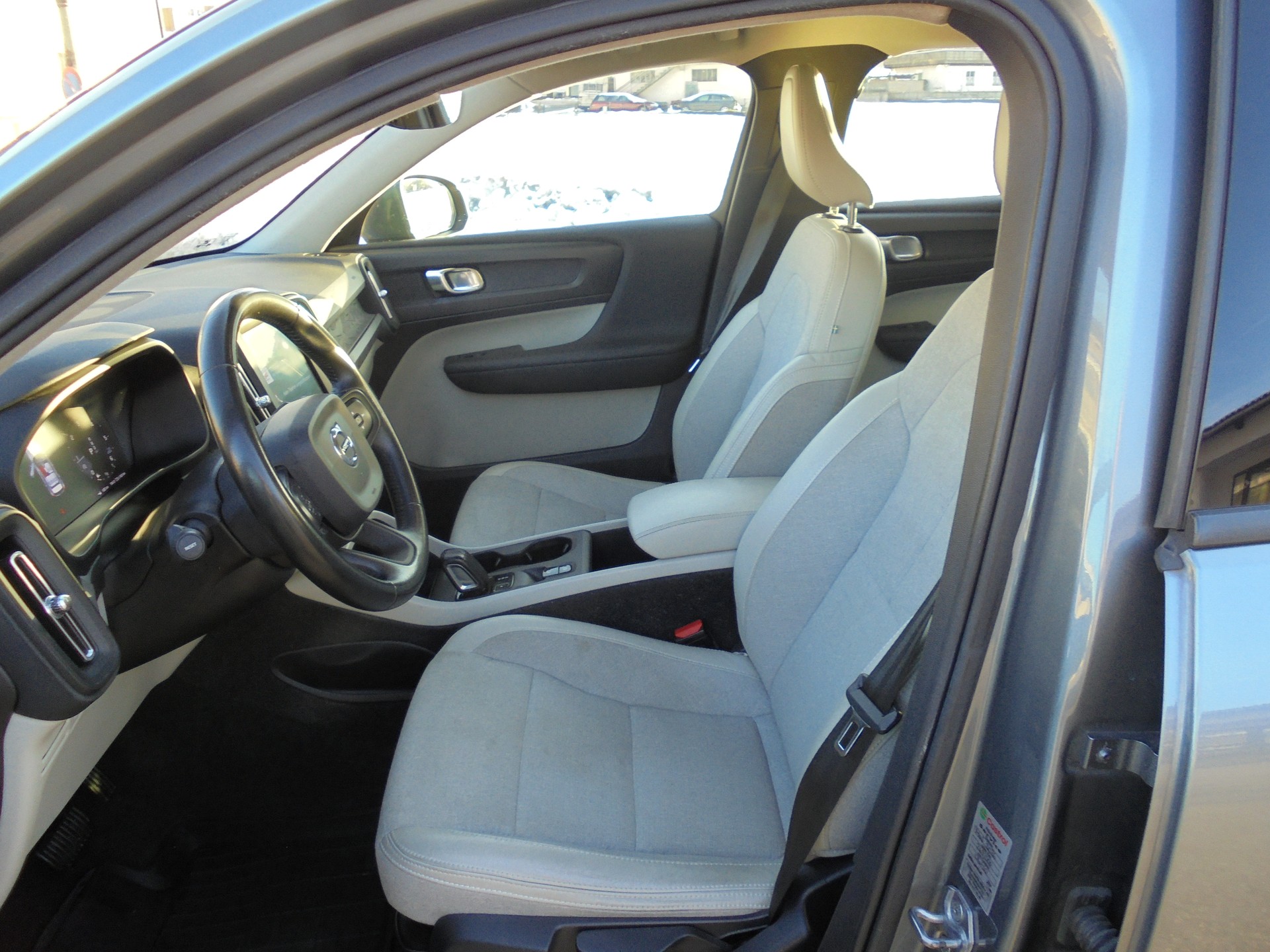 VOLVO XC40 D4 AWD Momentum Geartronic-image-7