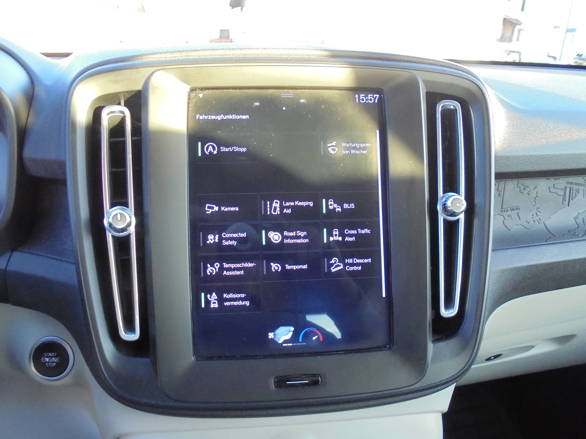 VOLVO XC40 D4 AWD Momentum Geartronic-image-14