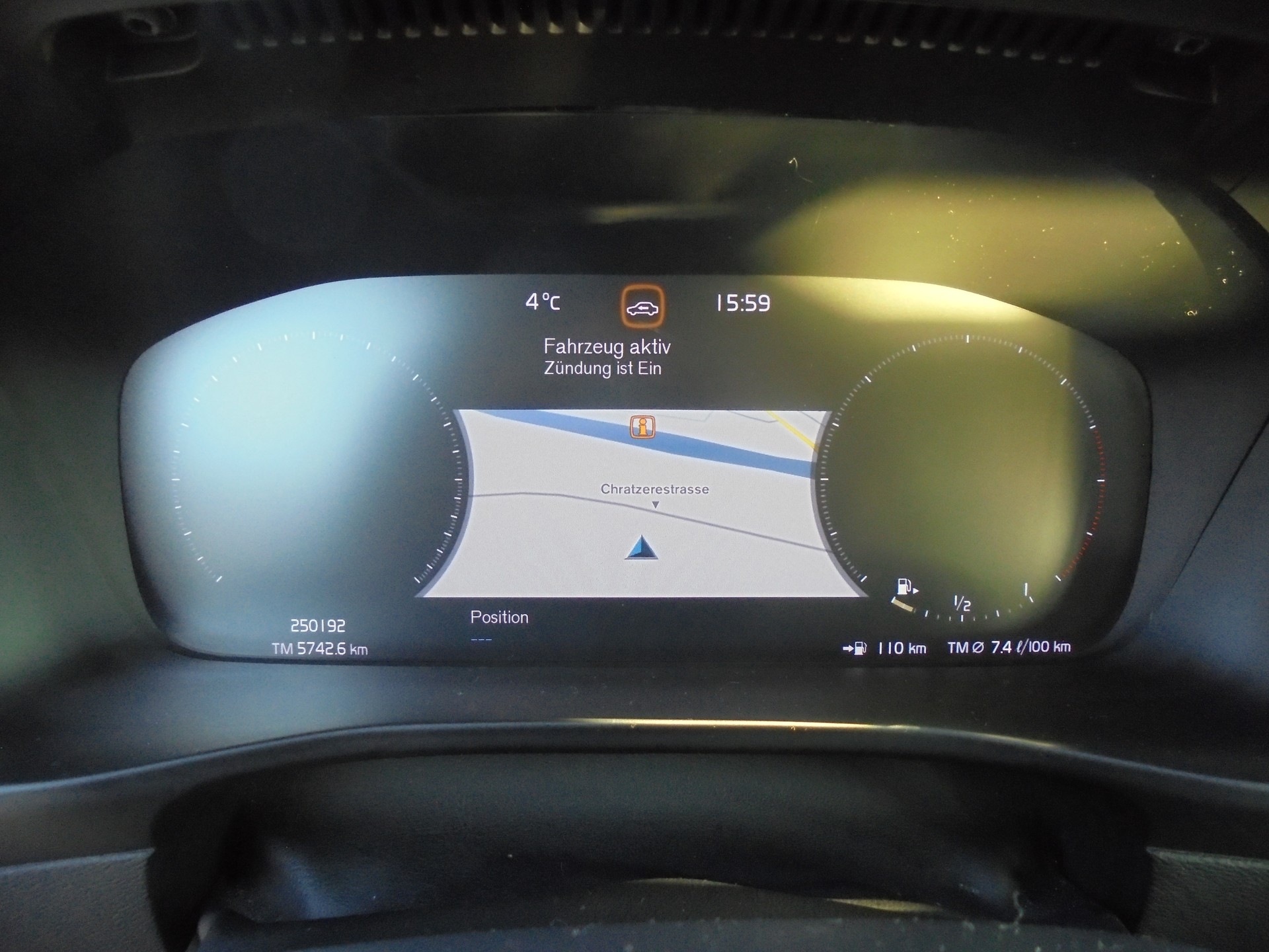 VOLVO XC40 D4 AWD Momentum Geartronic-image-19
