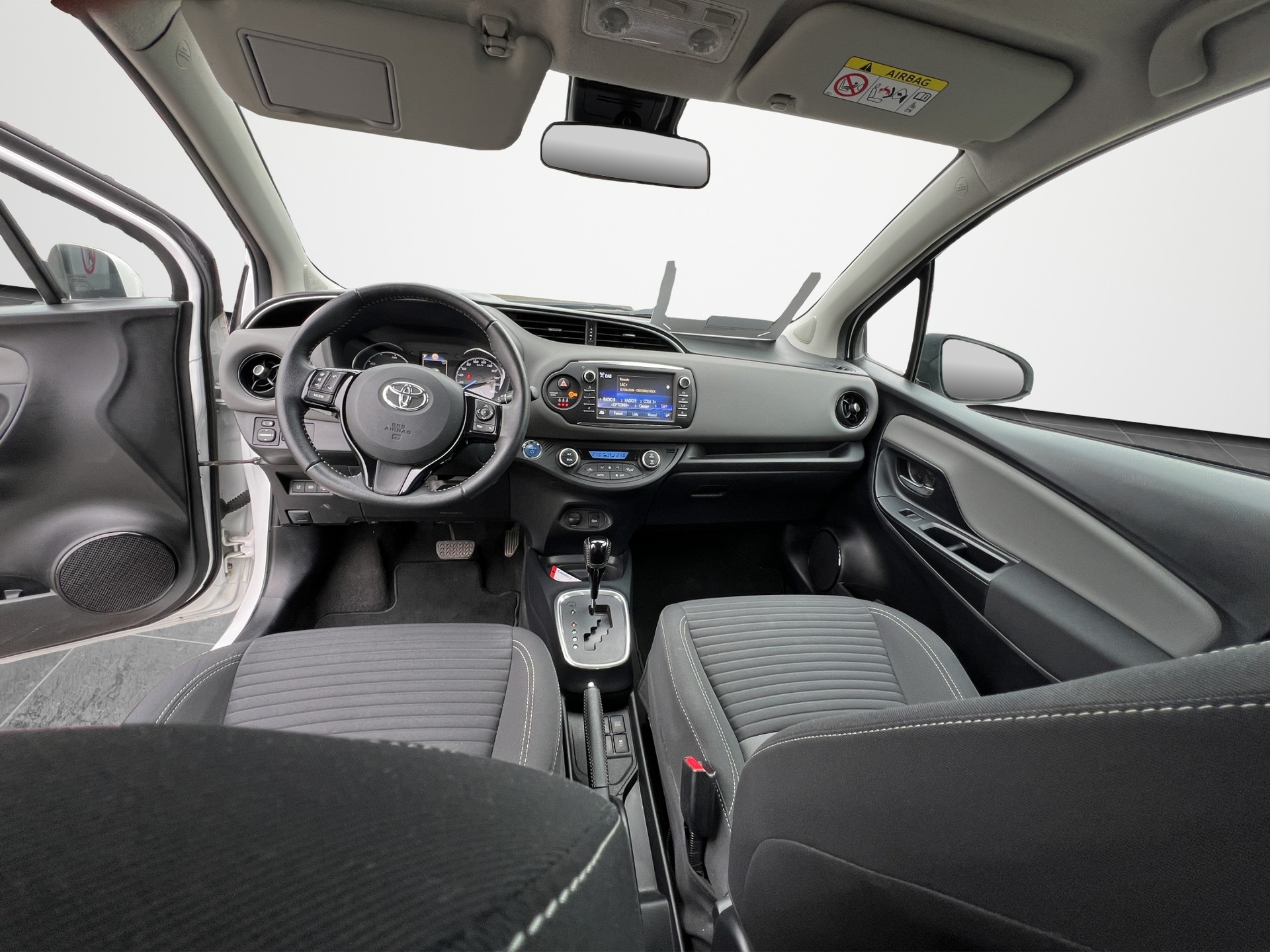 TOYOTA Yaris 1.5 Hybrid Comfort-image-12