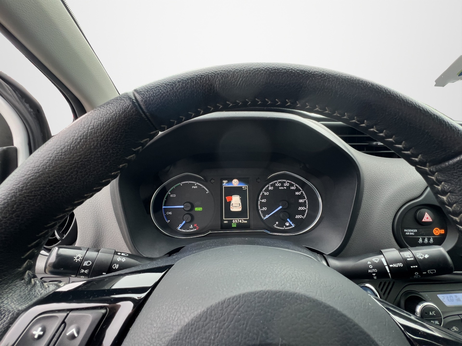 TOYOTA Yaris 1.5 Hybrid Comfort-image-10