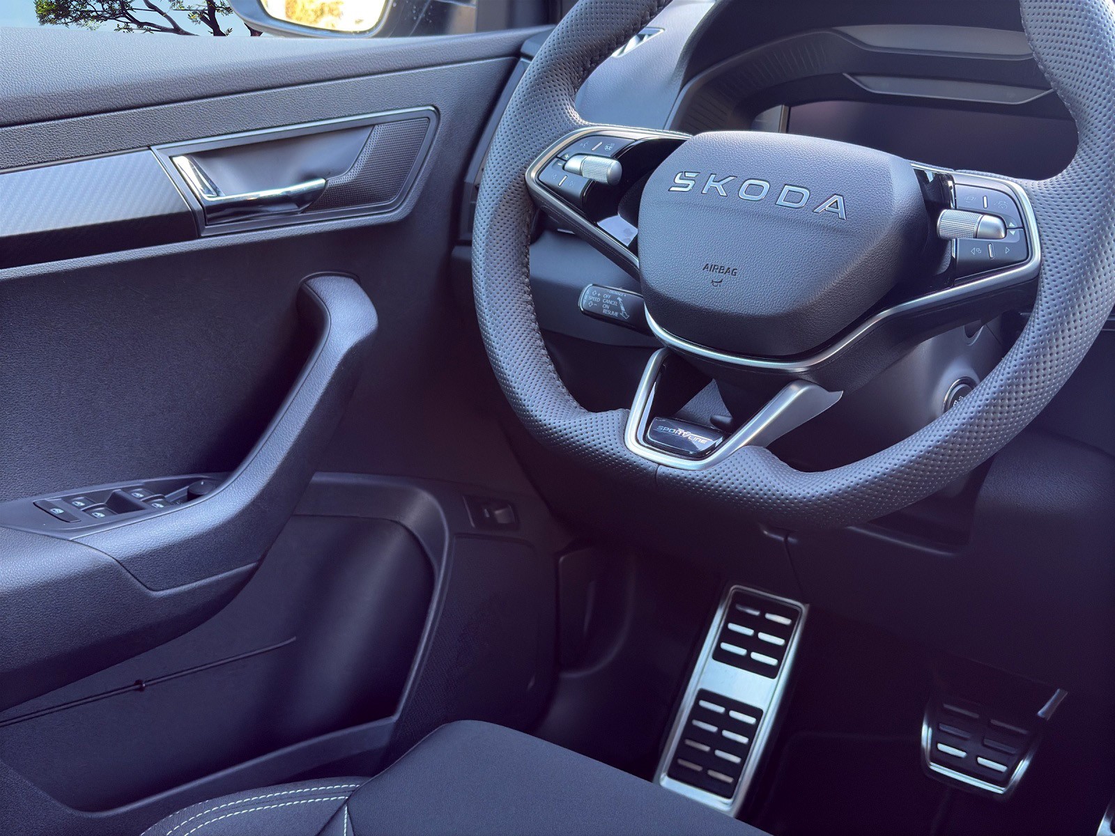 SKODA Karoq 2.0 TSI Dynamic Limited Edition 4x4 DSG-image-13