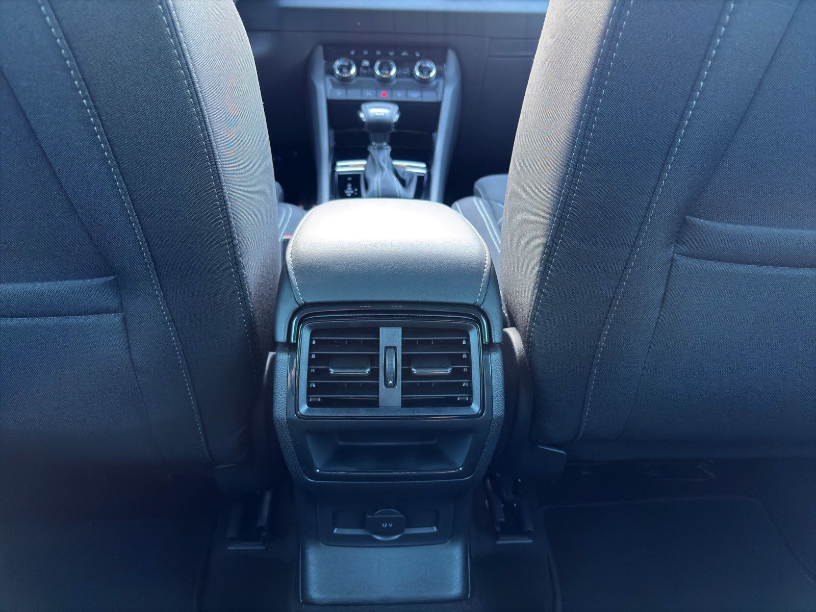 SKODA Karoq 2.0 TSI Dynamic Limited Edition 4x4 DSG-image-16