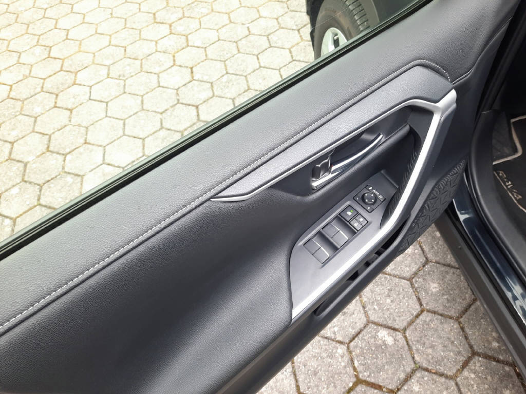 TOYOTA RAV-4 2.5 HEV Trend-image-9