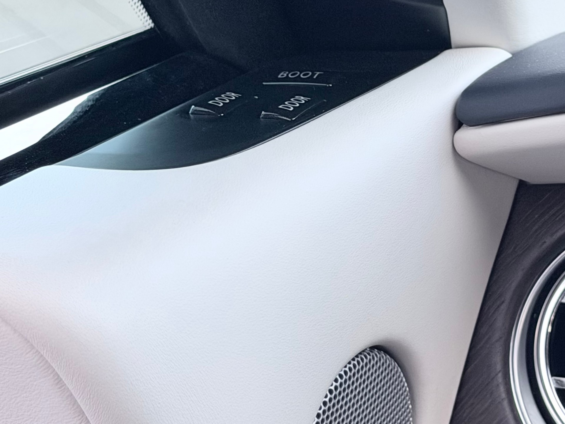 ROLLS-ROYCE Wraith 6.6 V12 Goodwood Bespoke-image-13