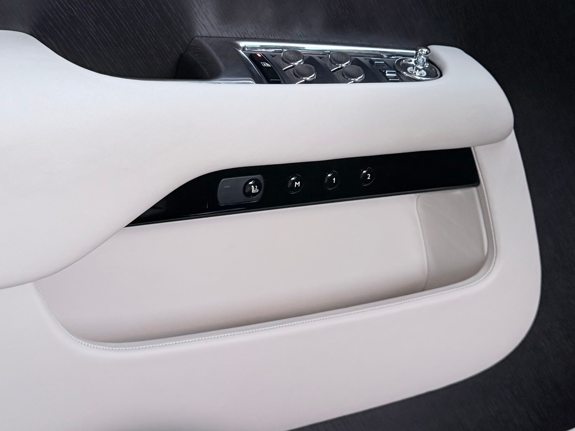 ROLLS-ROYCE Wraith 6.6 V12 Goodwood Bespoke-image-9