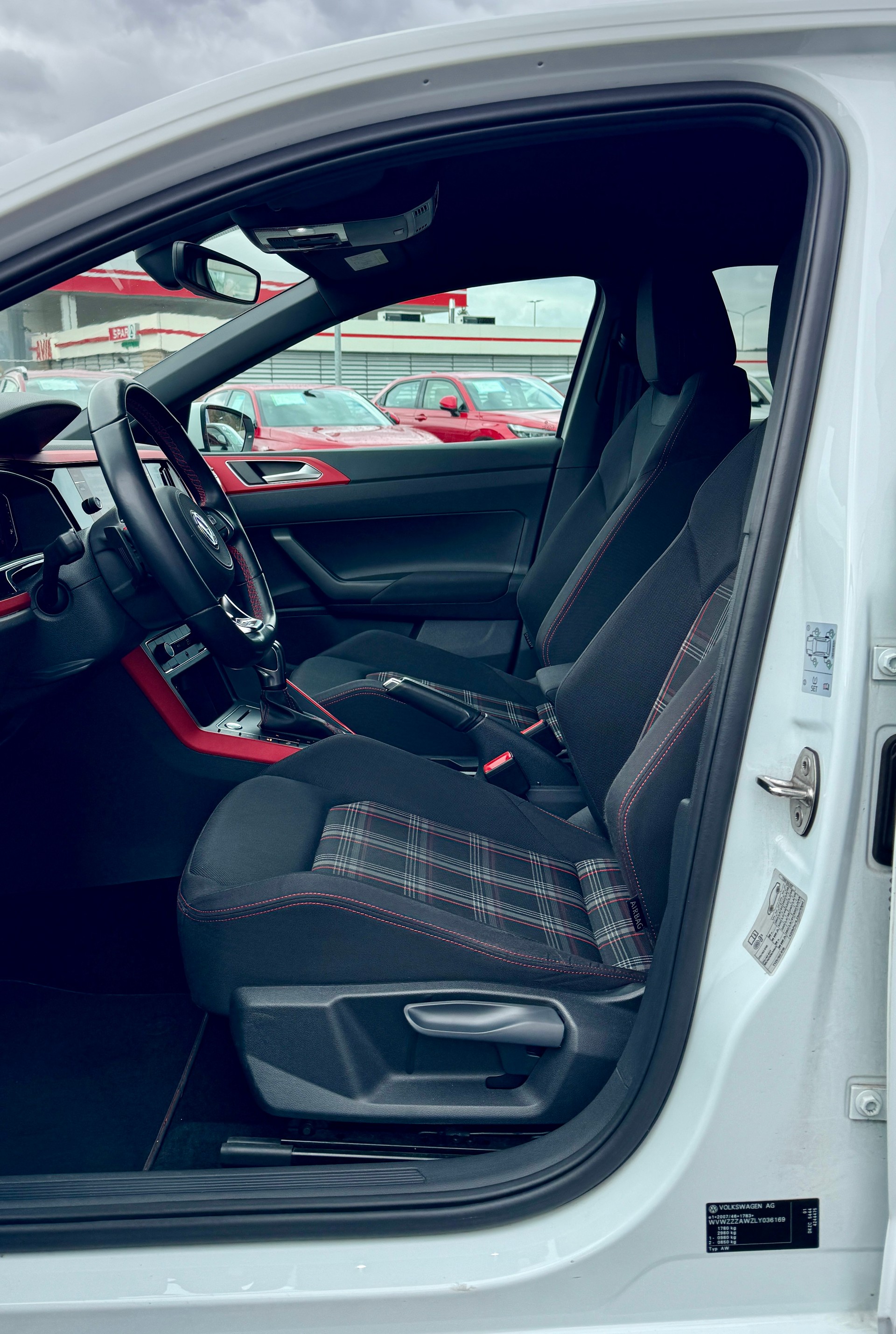 VW Polo 2.0 TSI GTI DSG-image-8