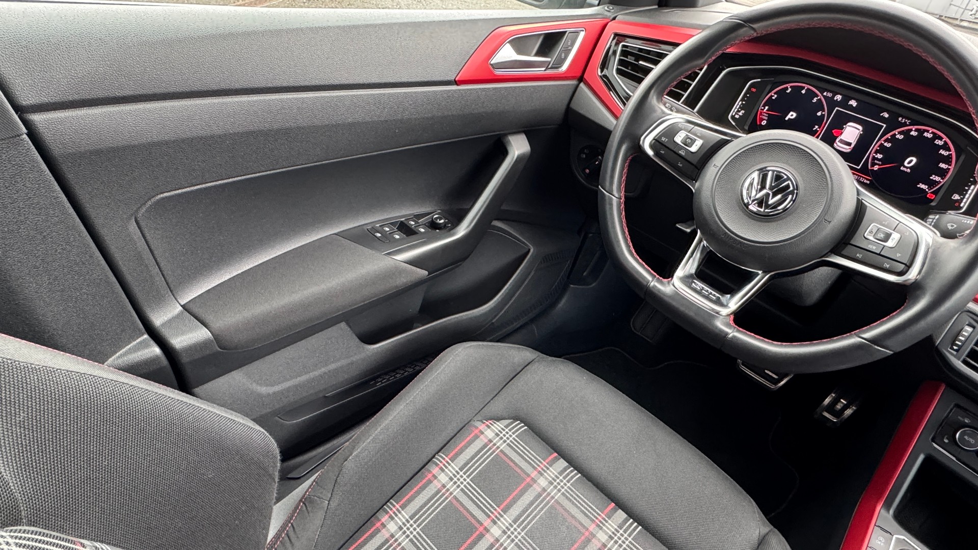VW Polo 2.0 TSI GTI DSG-image-9