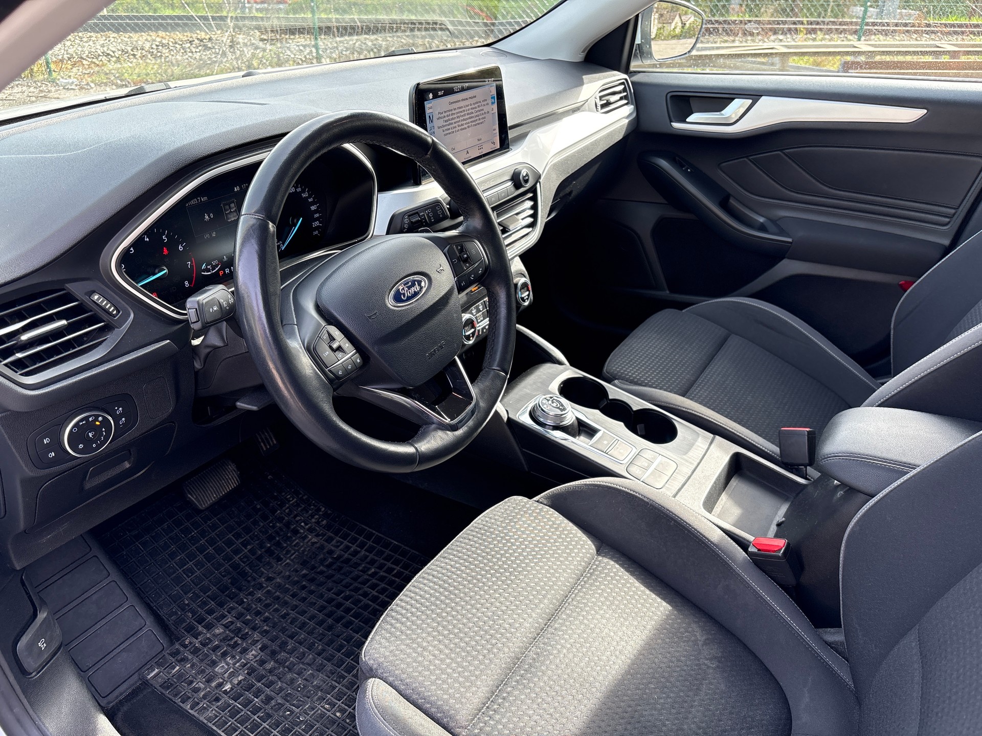 FORD Focus 1.0 SCTi Trend+ Automatic-image-8
