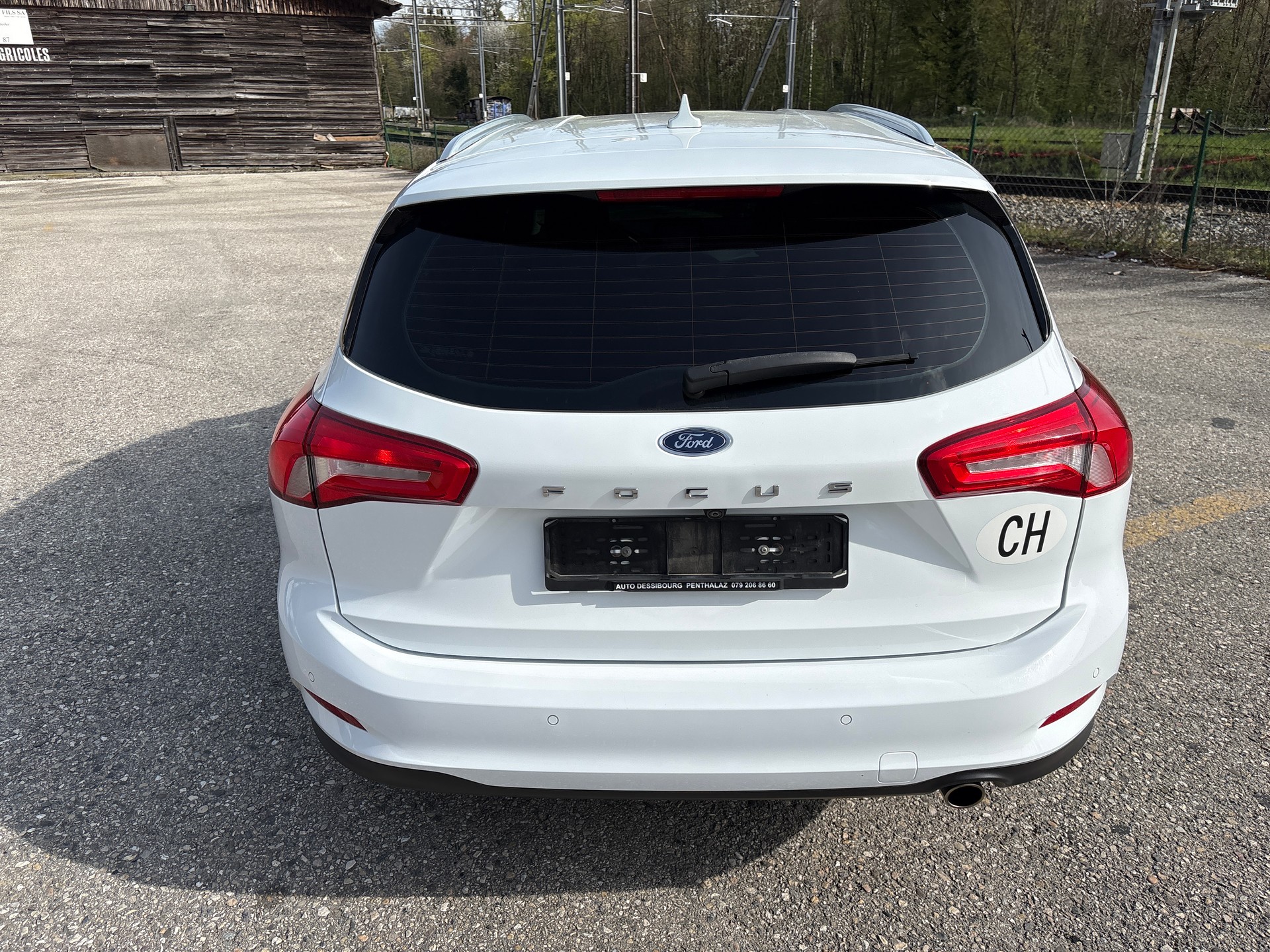 FORD Focus 1.0 SCTi Trend+ Automatic-image-3