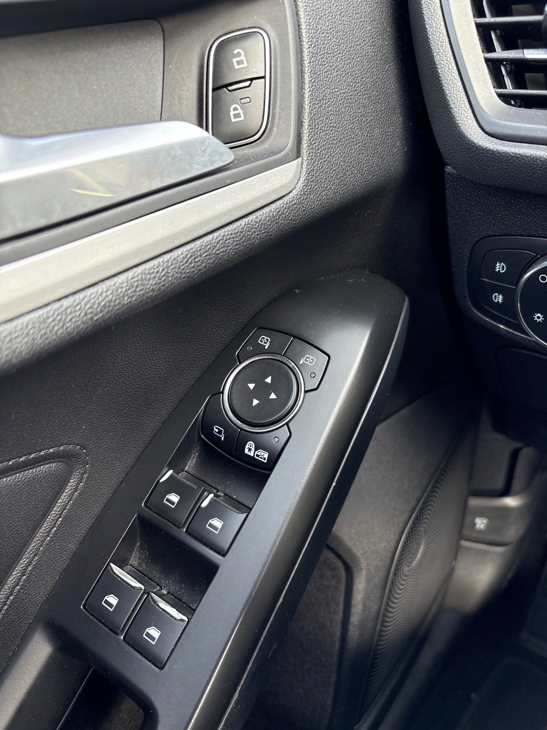 FORD Focus 1.0 SCTi Trend+ Automatic-image-12