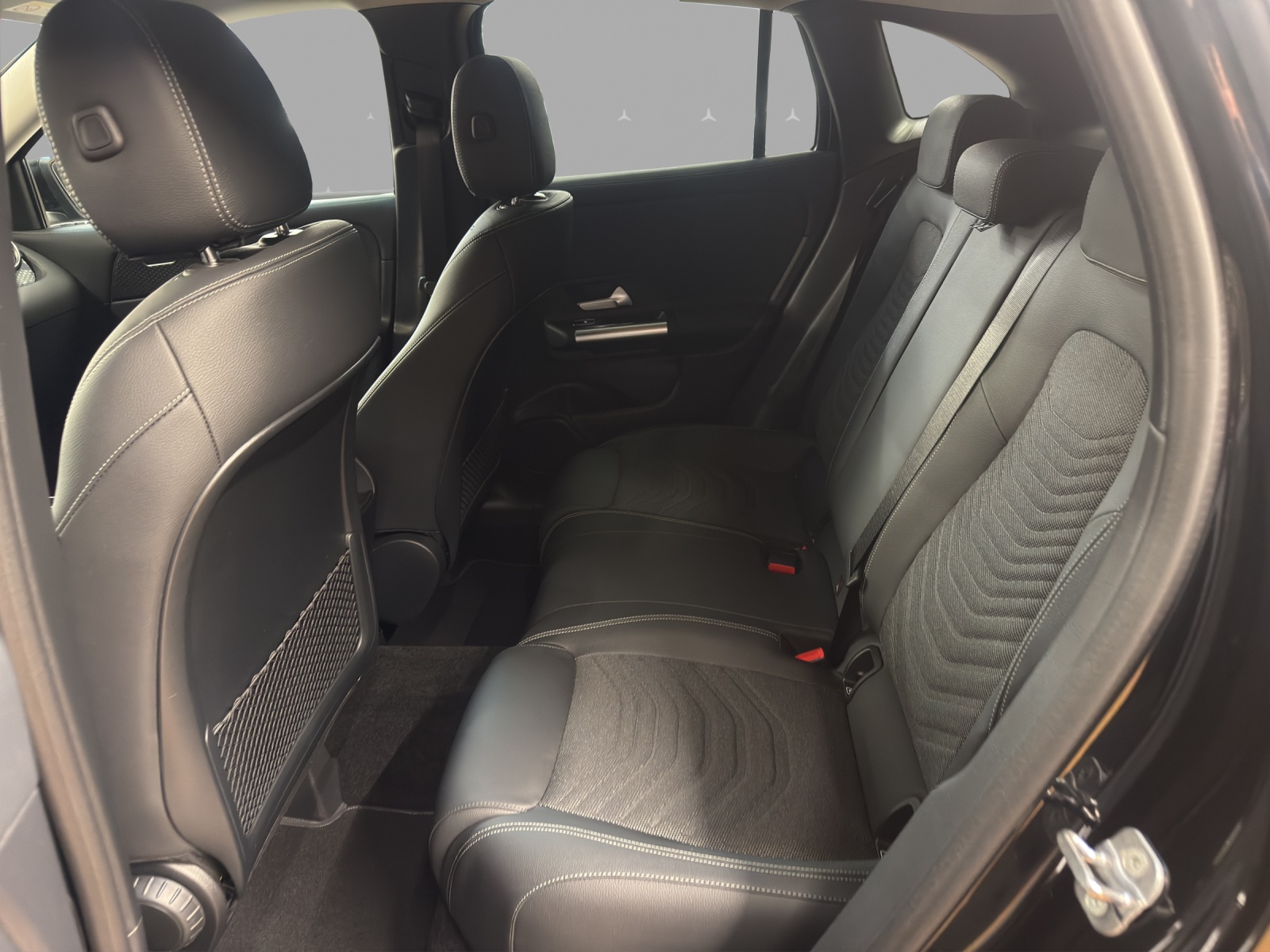 MERCEDES-BENZ GLA 220 4M - Progressive / Rückfahrkamera / Multibeam LED / Verkehrszeichen-Assistent-image-13
