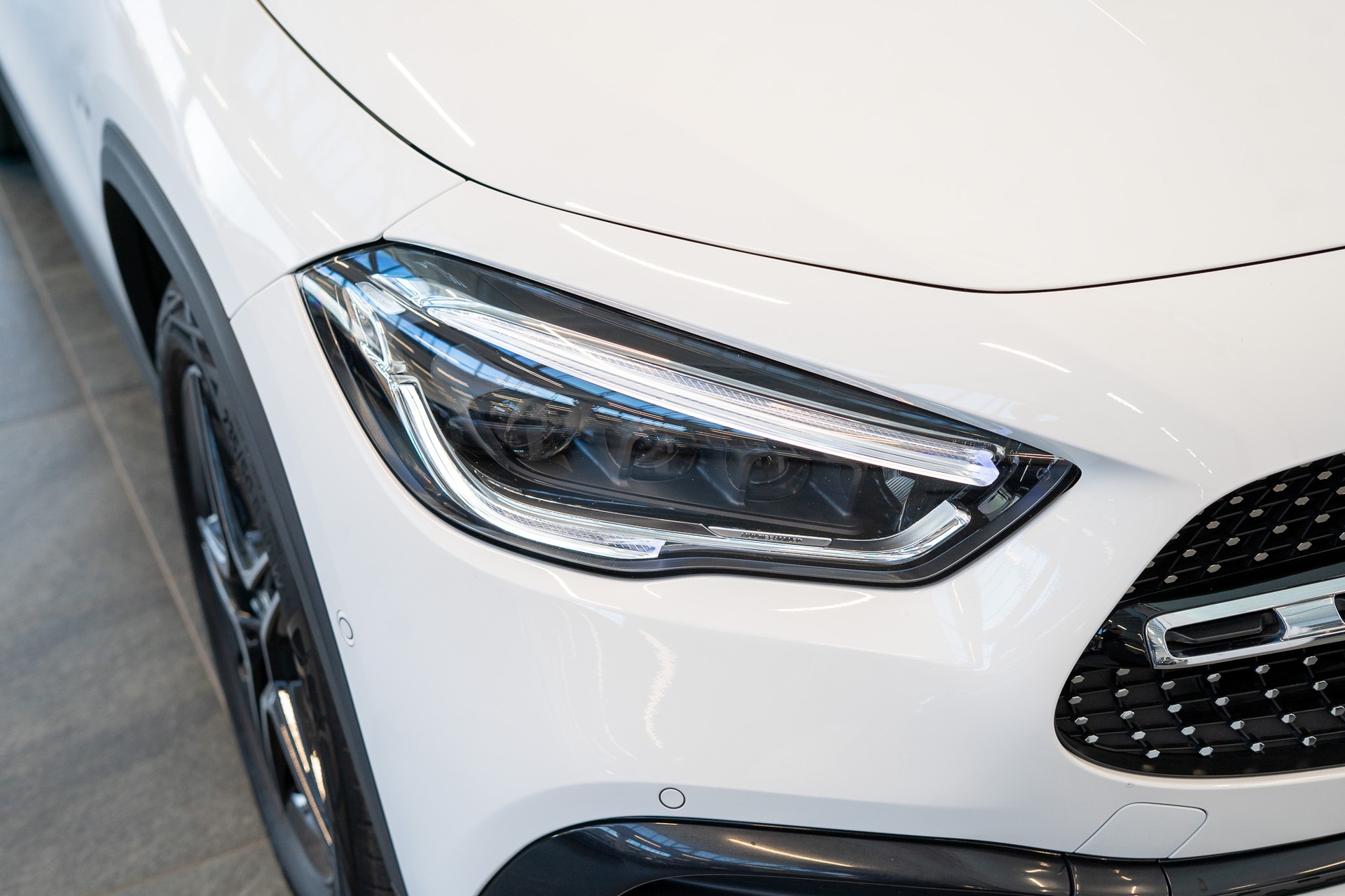 MERCEDES-BENZ GLA 200 AMG Line 4matic / Ambiente-beleuchtung / Navi / Rückfahrkamera-image-8