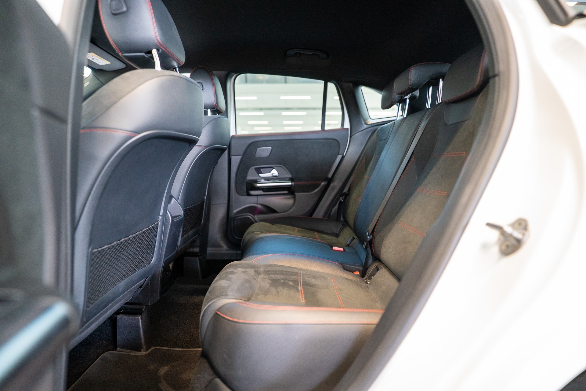 MERCEDES-BENZ GLA 200 AMG Line 4matic / Ambiente-beleuchtung / Navi / Rückfahrkamera-image-12