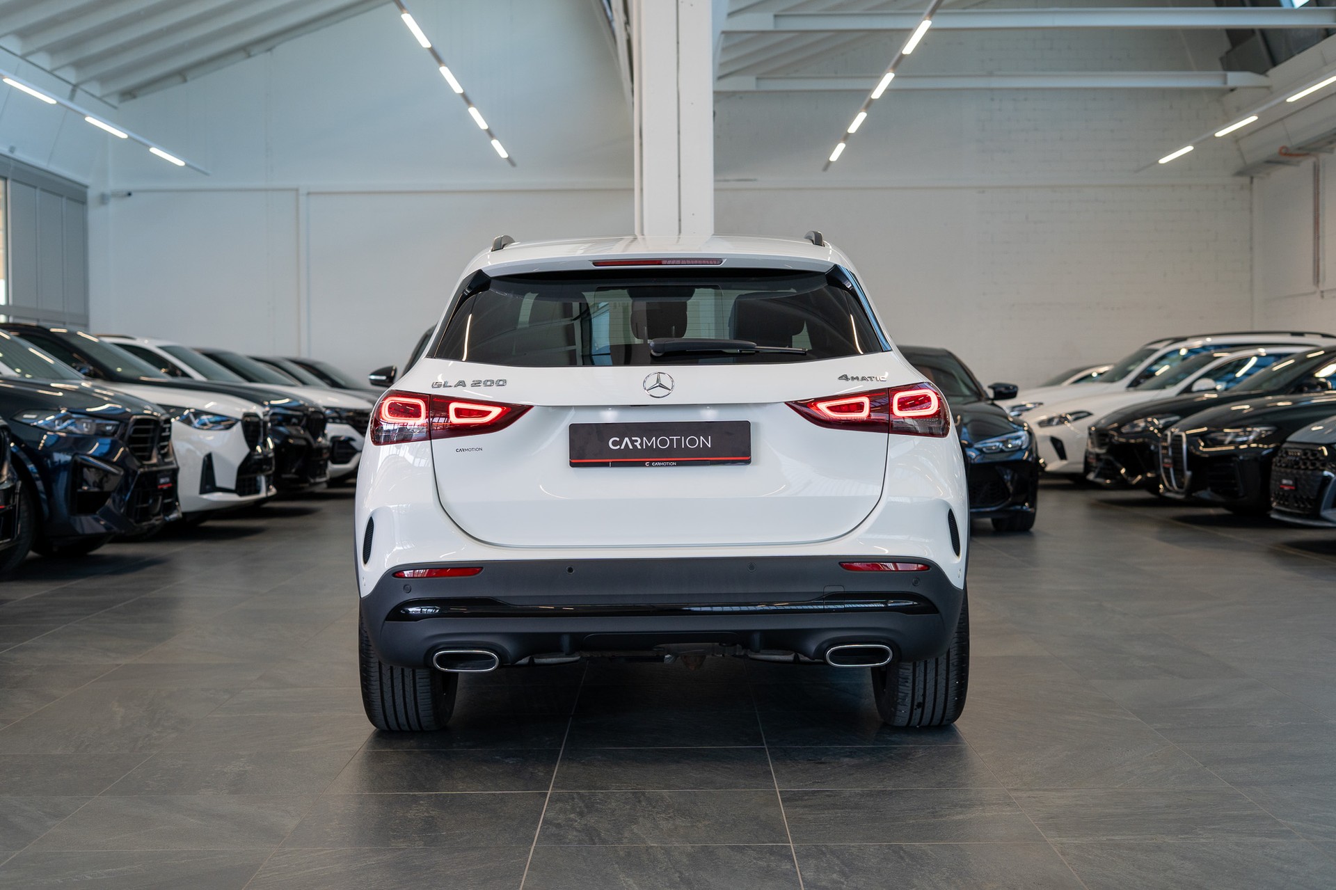 MERCEDES-BENZ GLA 200 AMG Line 4matic / Ambiente-beleuchtung / Navi / Rückfahrkamera-image-4