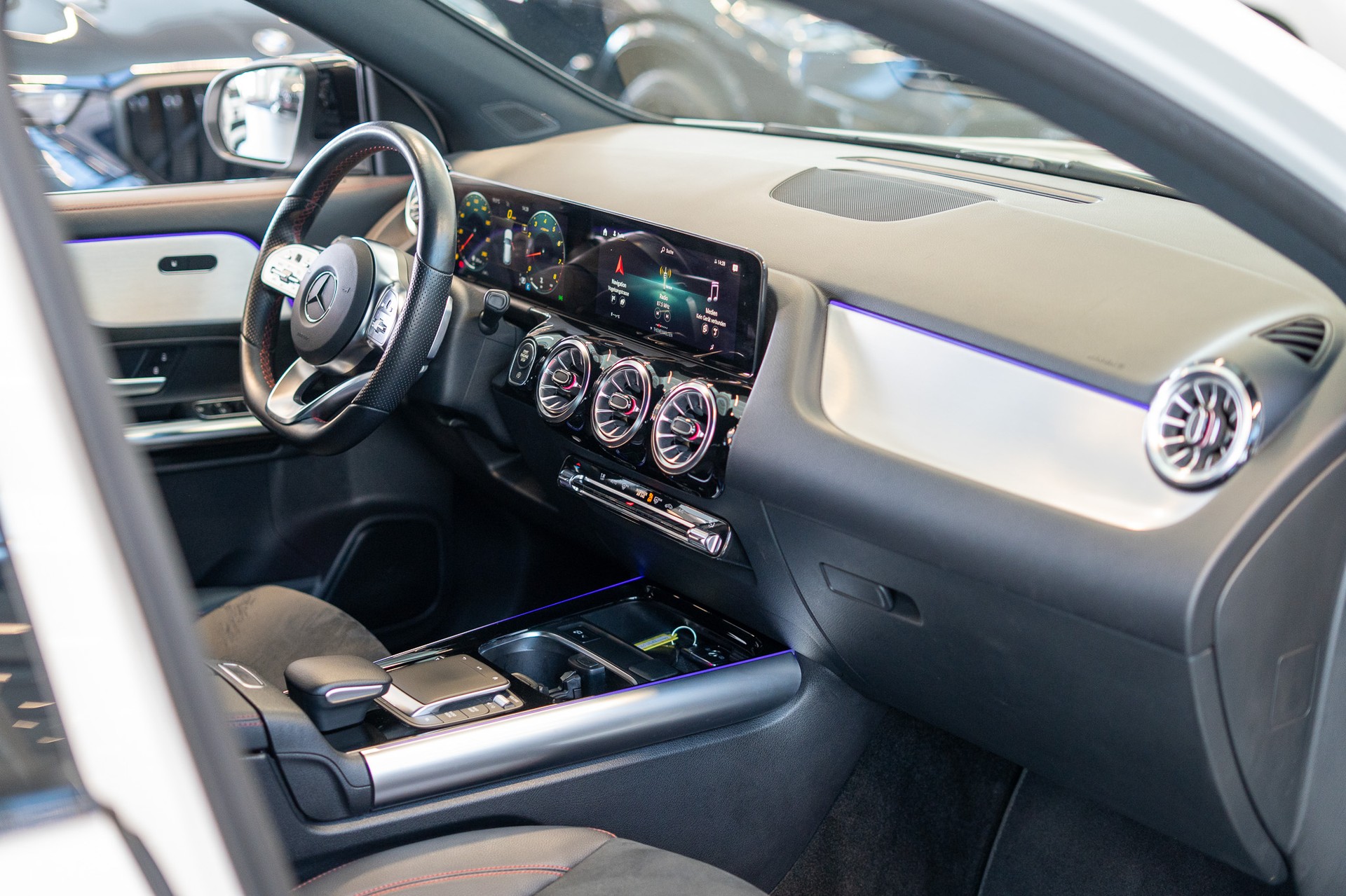 MERCEDES-BENZ GLA 200 AMG Line 4matic / Ambiente-beleuchtung / Navi / Rückfahrkamera-image-15