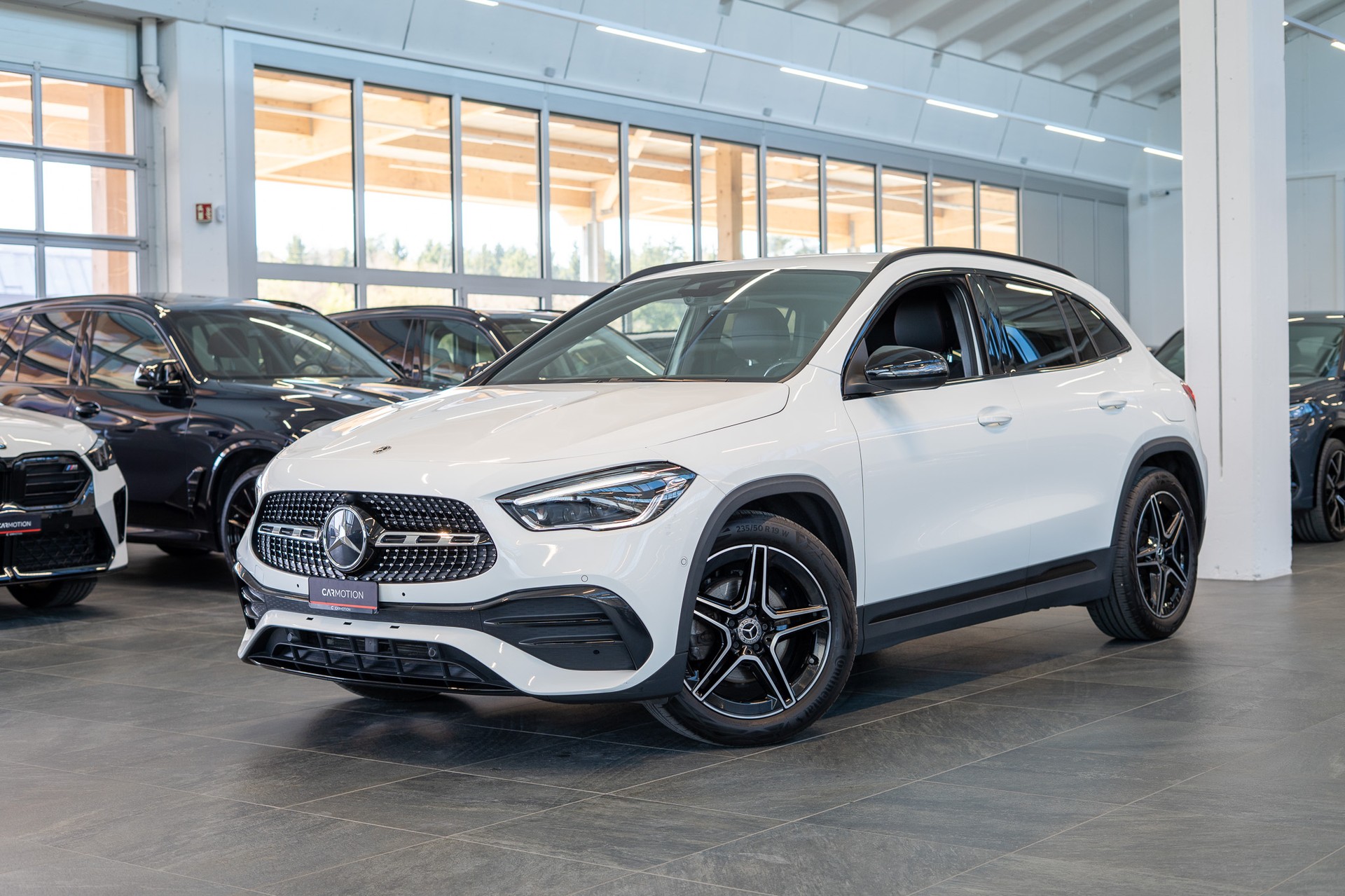 MERCEDES-BENZ GLA 200 AMG Line 4matic / Ambiente-beleuchtung / Navi / Rückfahrkamera