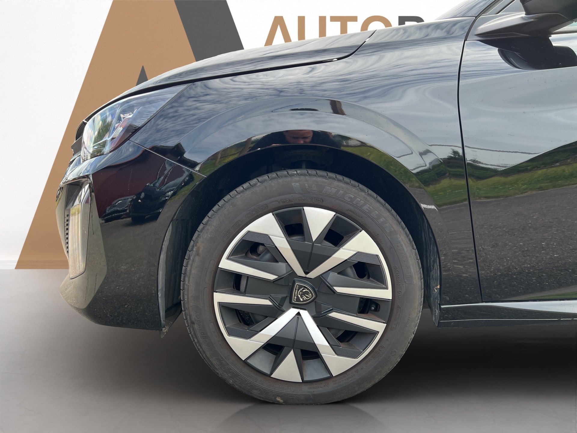 PEUGEOT 208 1.2 Hybrid Style-image-22