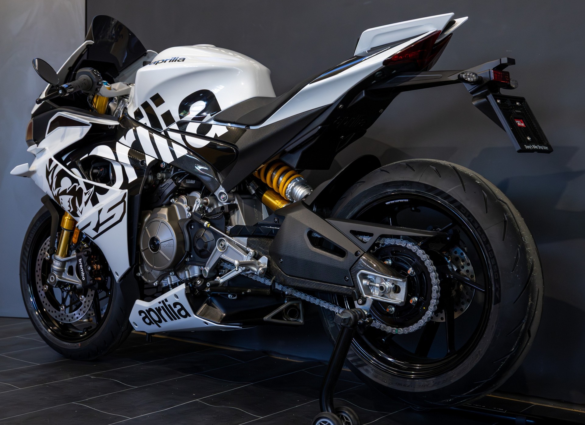 APRILIA RS 660 white Lion Factory E5+ (35kW)-showroom-element-2