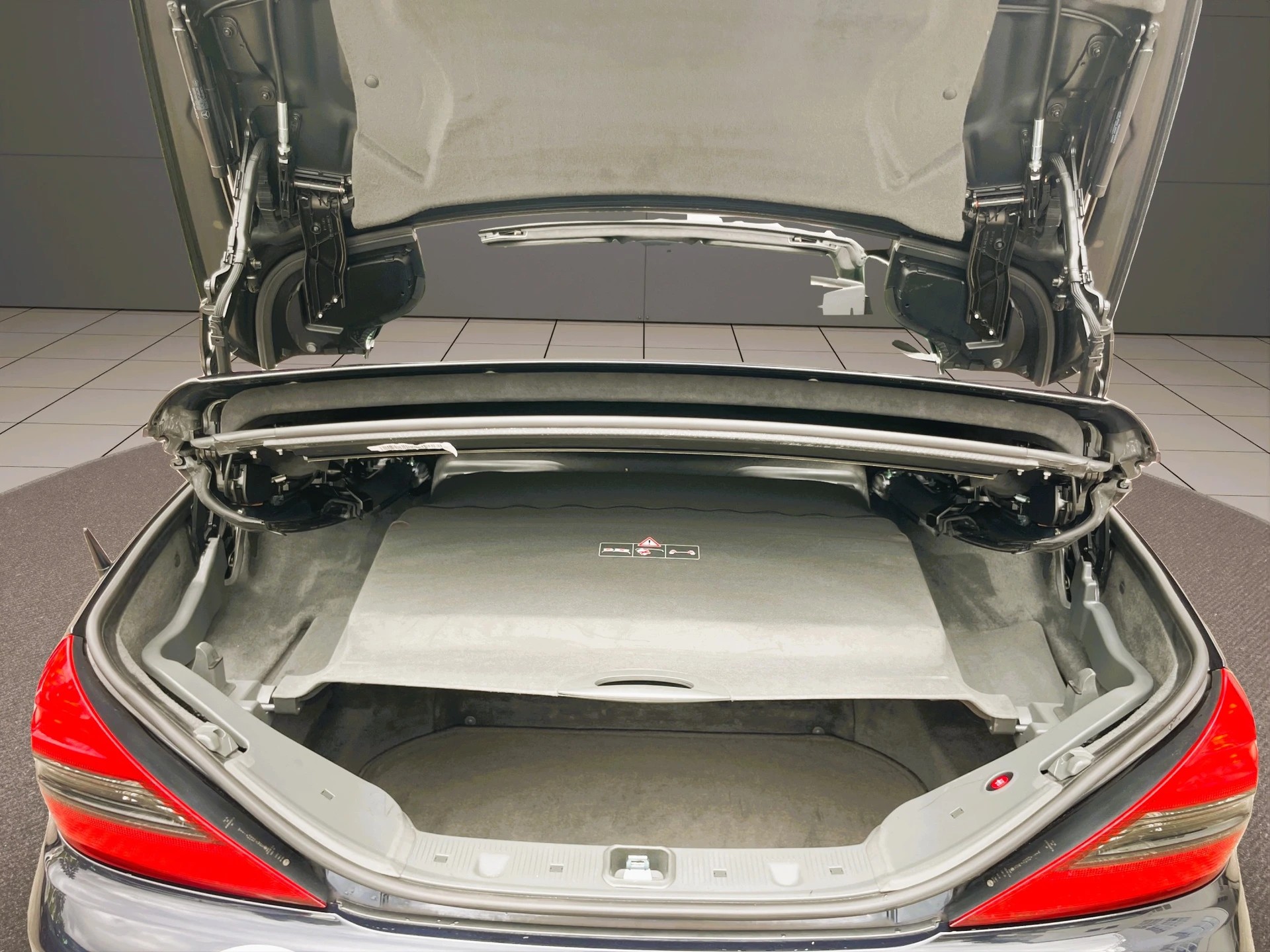 MERCEDES-BENZ SL 63 AMG Speedshift MCT-image-12