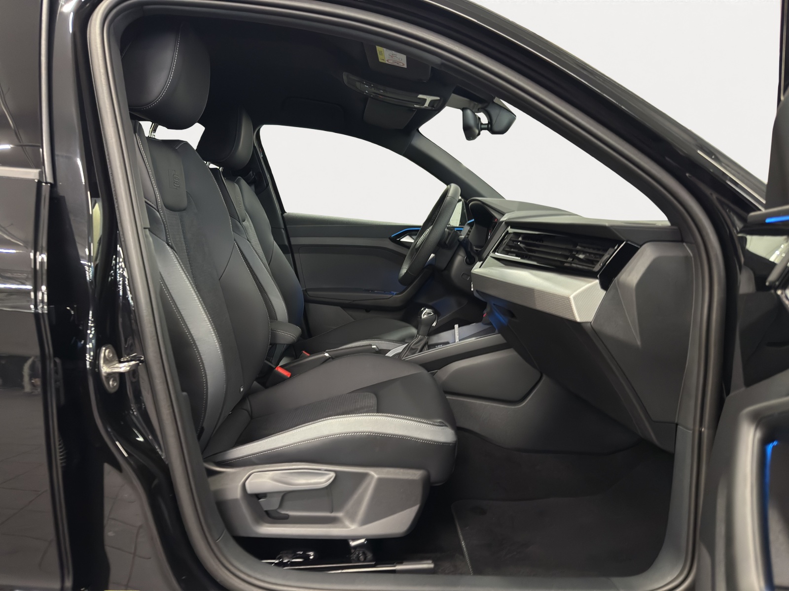 AUDI A1 Sportback 40 TFSI S Line S-tronic-image-6