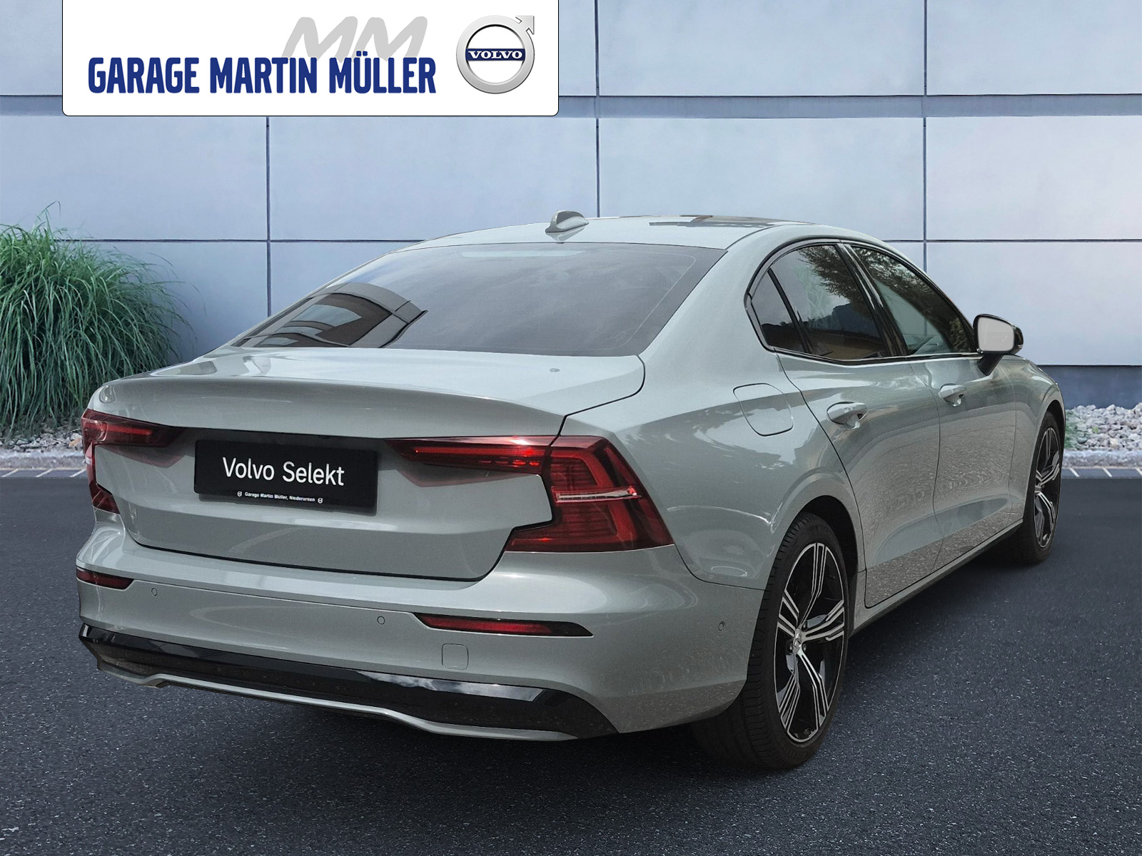 VOLVO S60 2.0 T8 TE Ultimate Dark eAWD-image-4